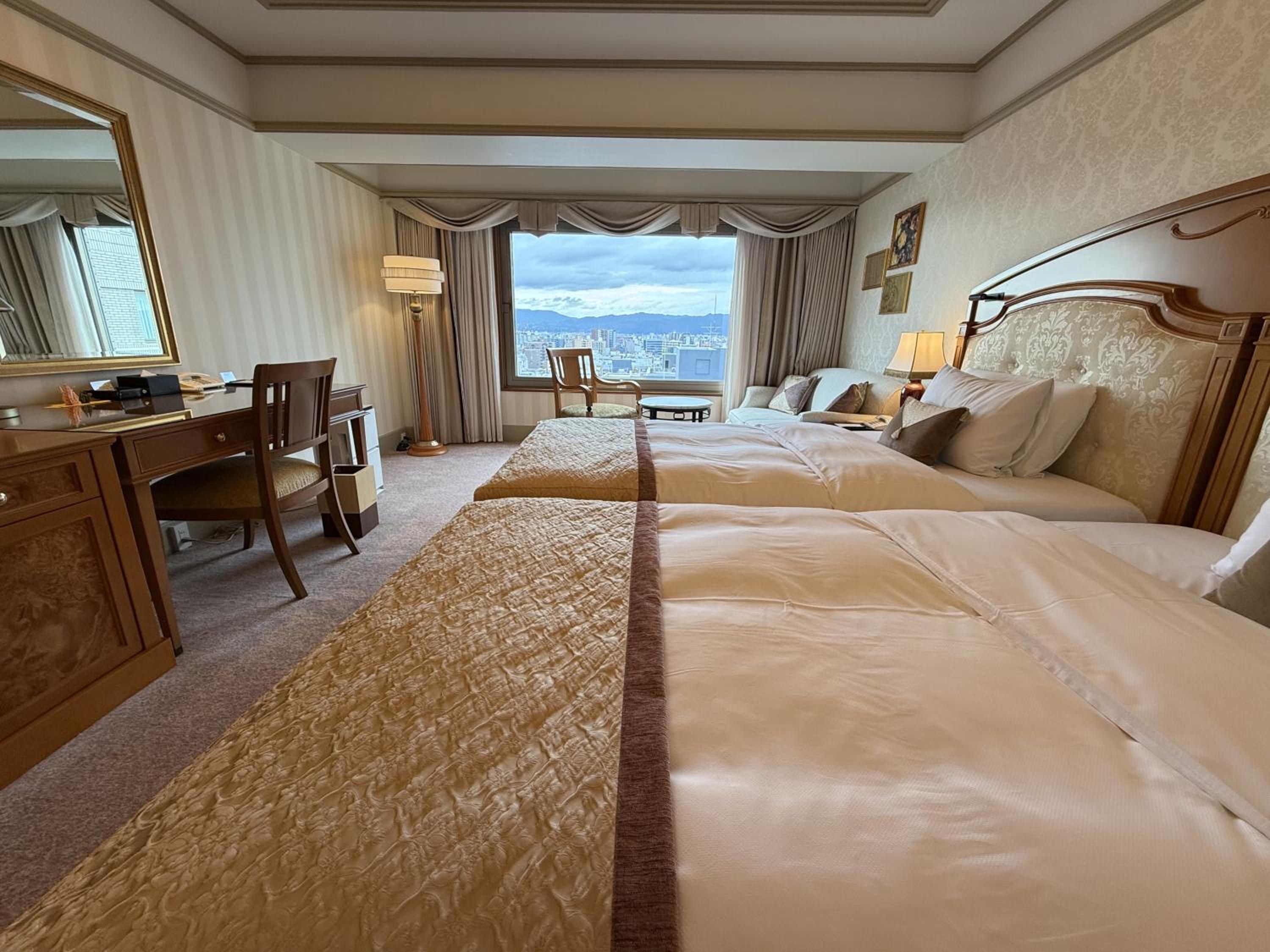 Renovated Twin Room With City View - Photo 7
