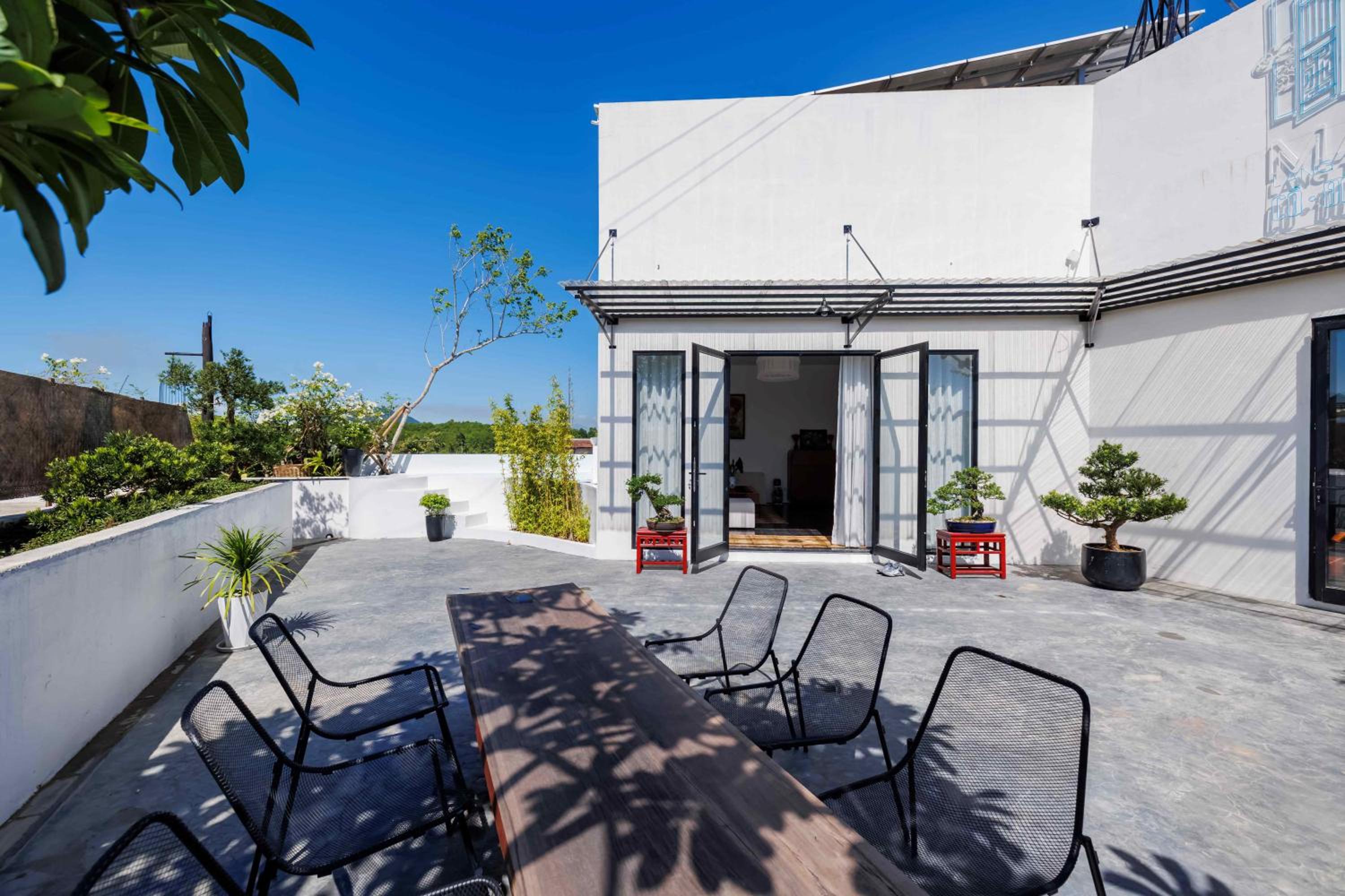aNhill Penthouse
