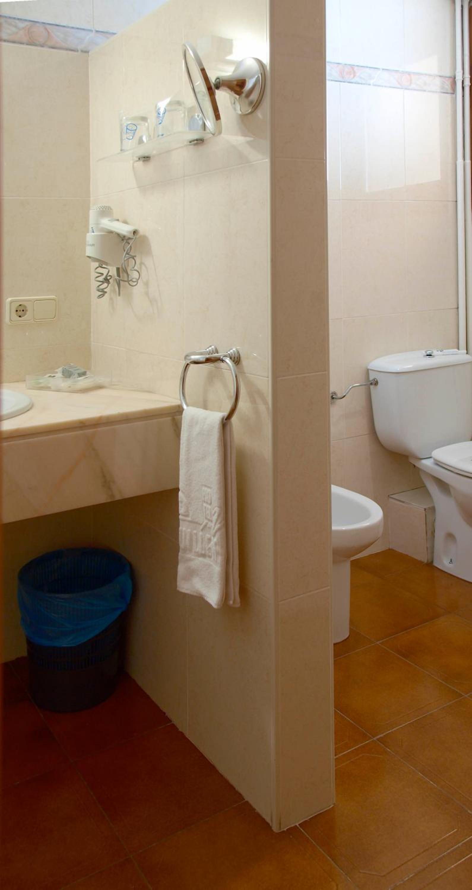 Quadruple Room (2 Adults + 2 Children) with Spa Access photo 2