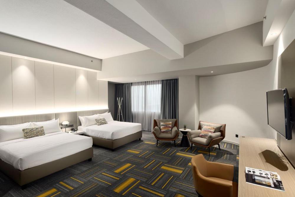 Executive Quadruple Room with Two Queen Beds photo 1