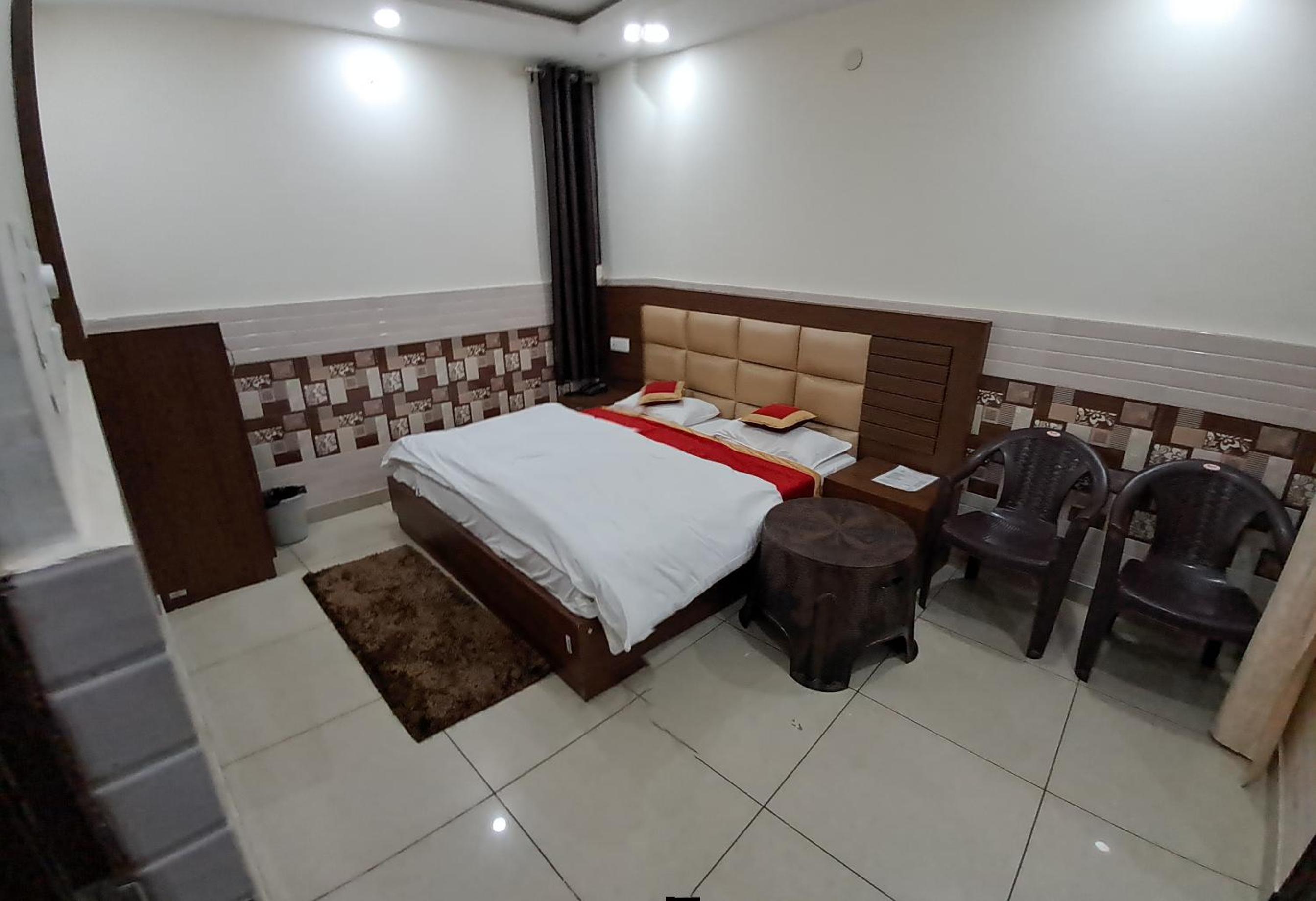 Deluxe Double Room - Photo 20