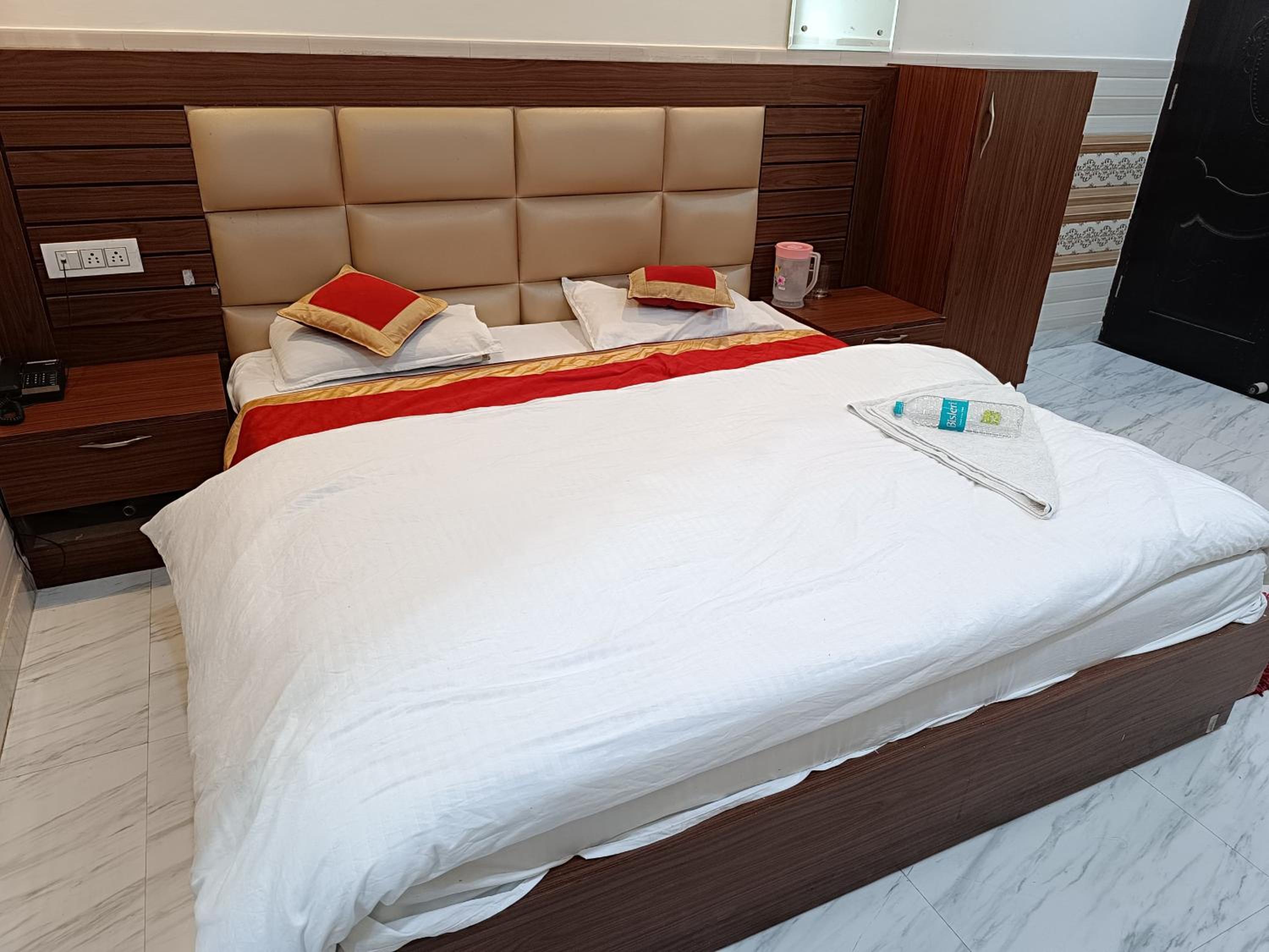 Deluxe Double Room - Photo 21