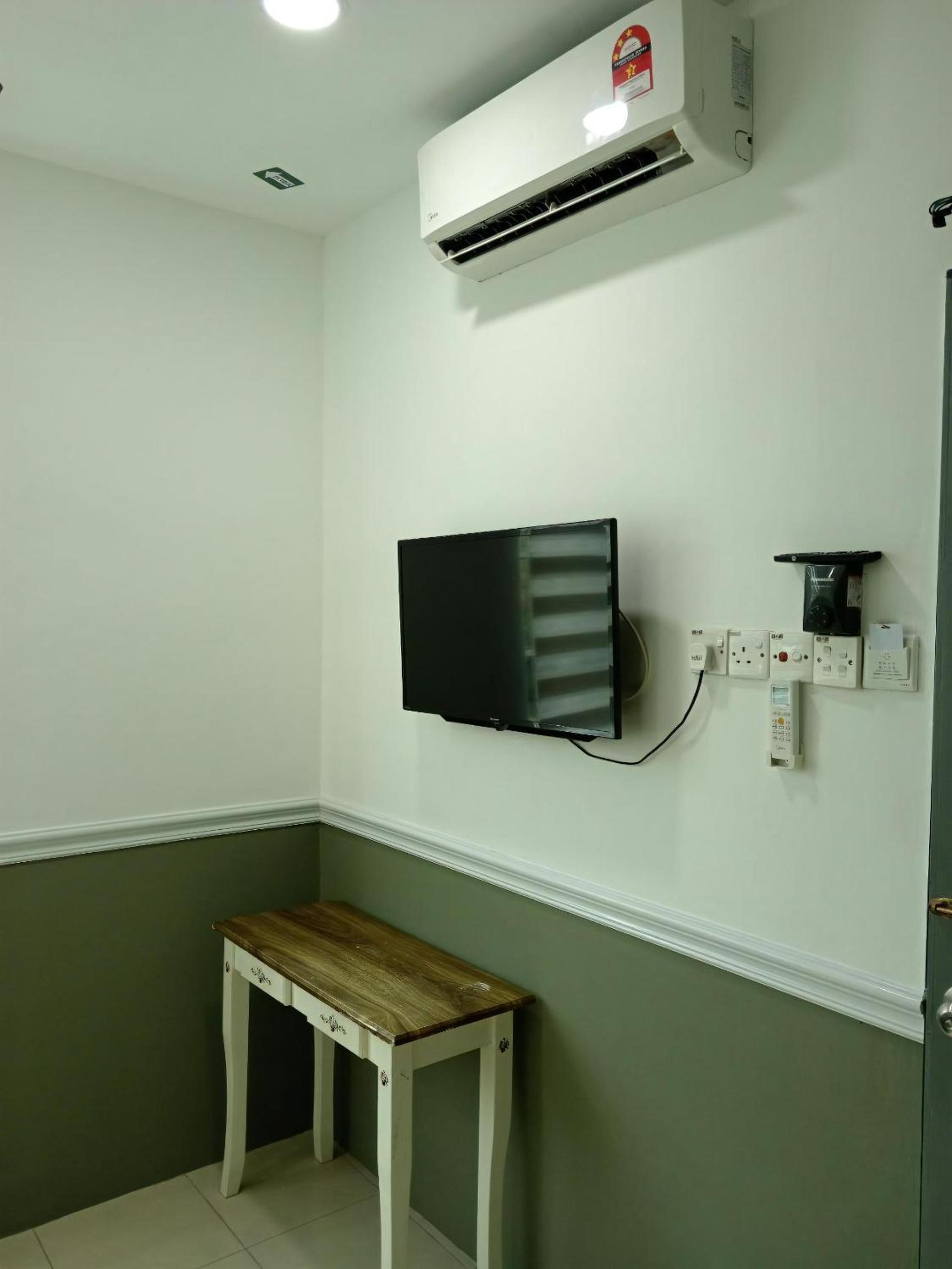 Budget Twin Room - Photo 4