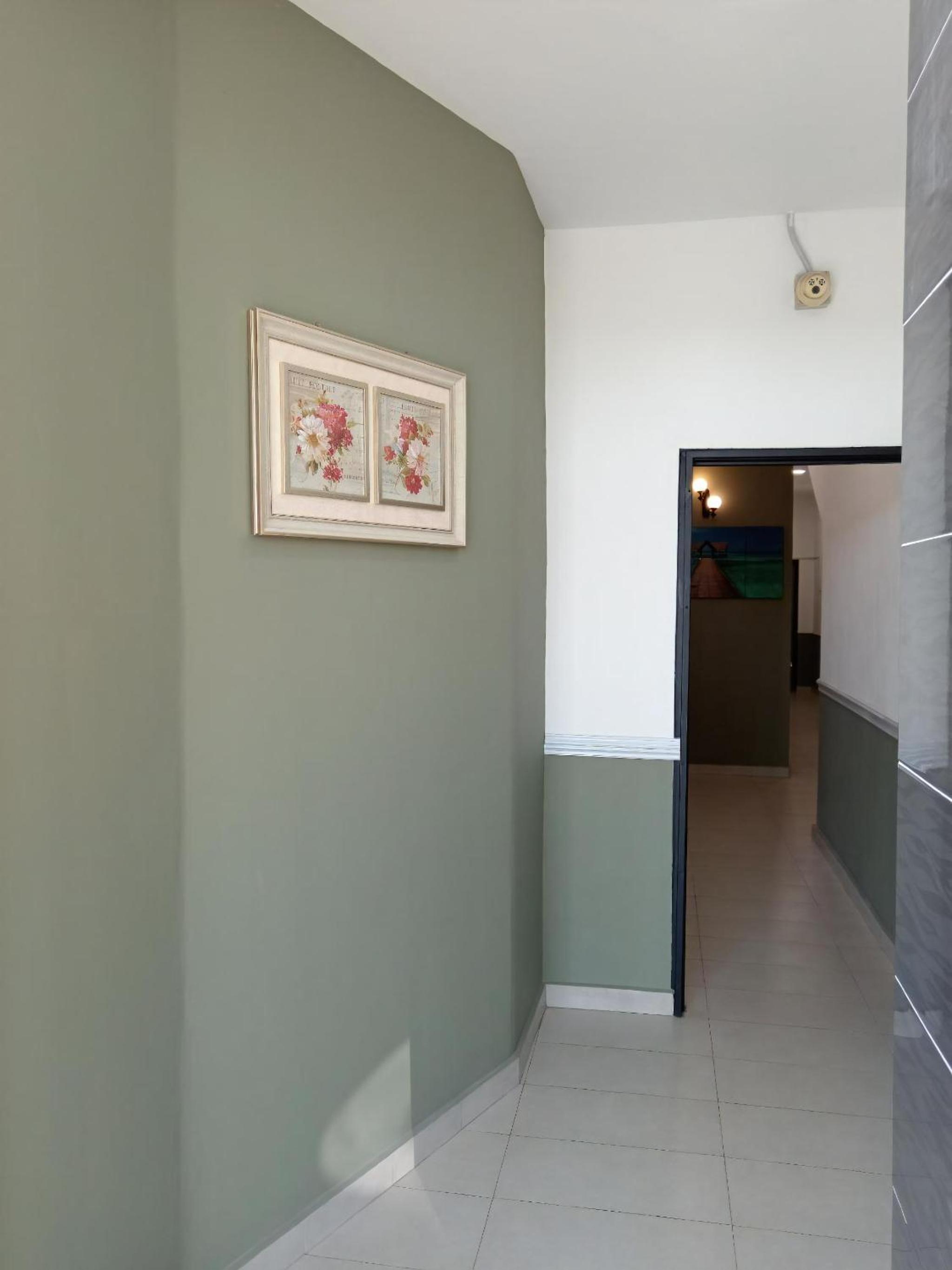 Budget Twin Room - Photo 13