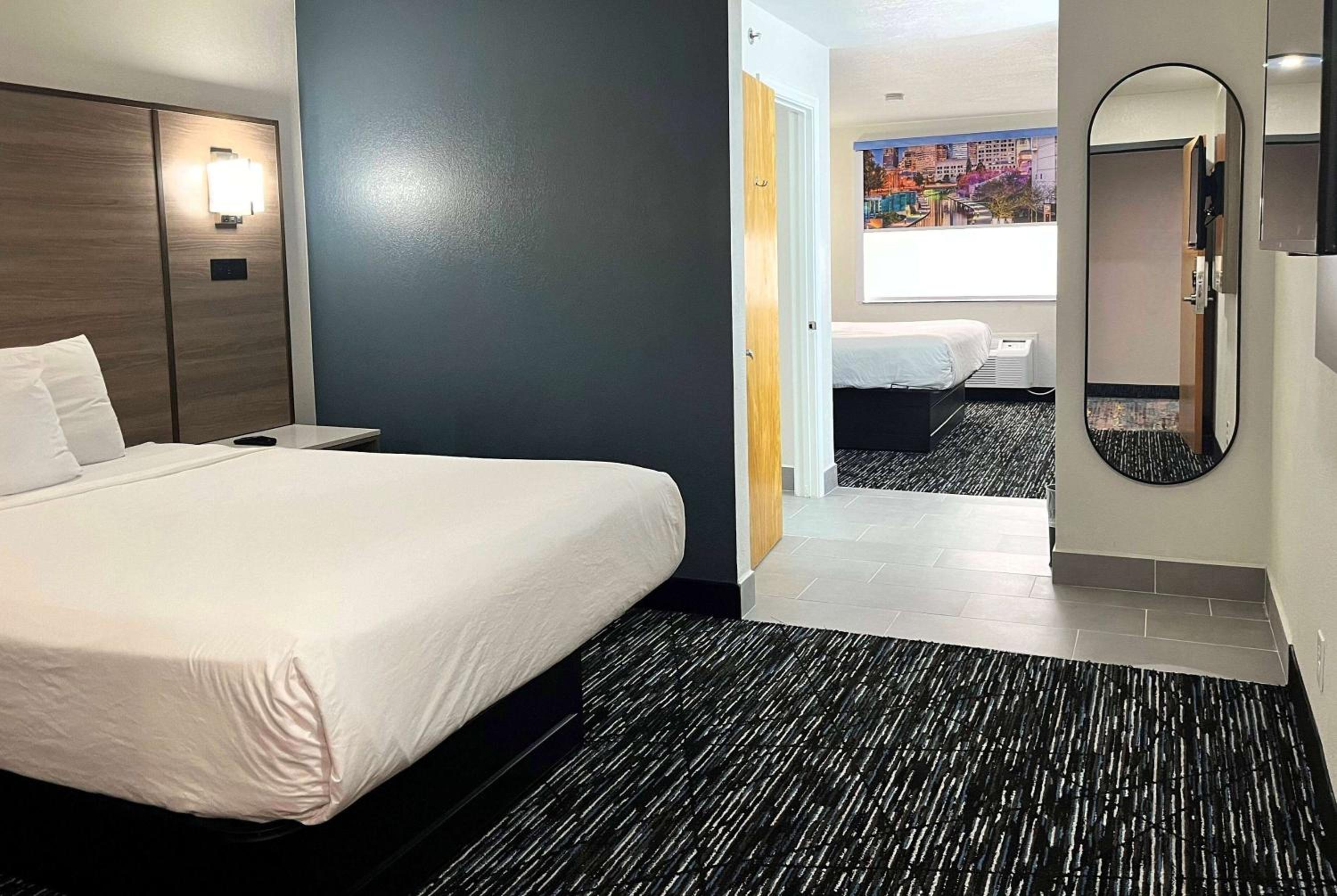 Suite with One King Bed and One Queen Bed- Non-Smoking photo 1