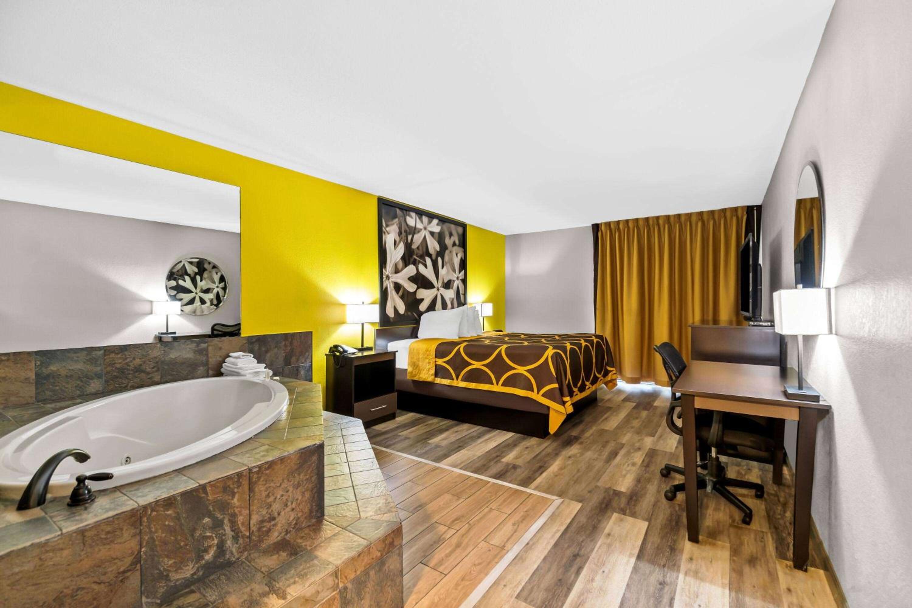 King Suite with Hot Tub - Non-Smoking photo 1