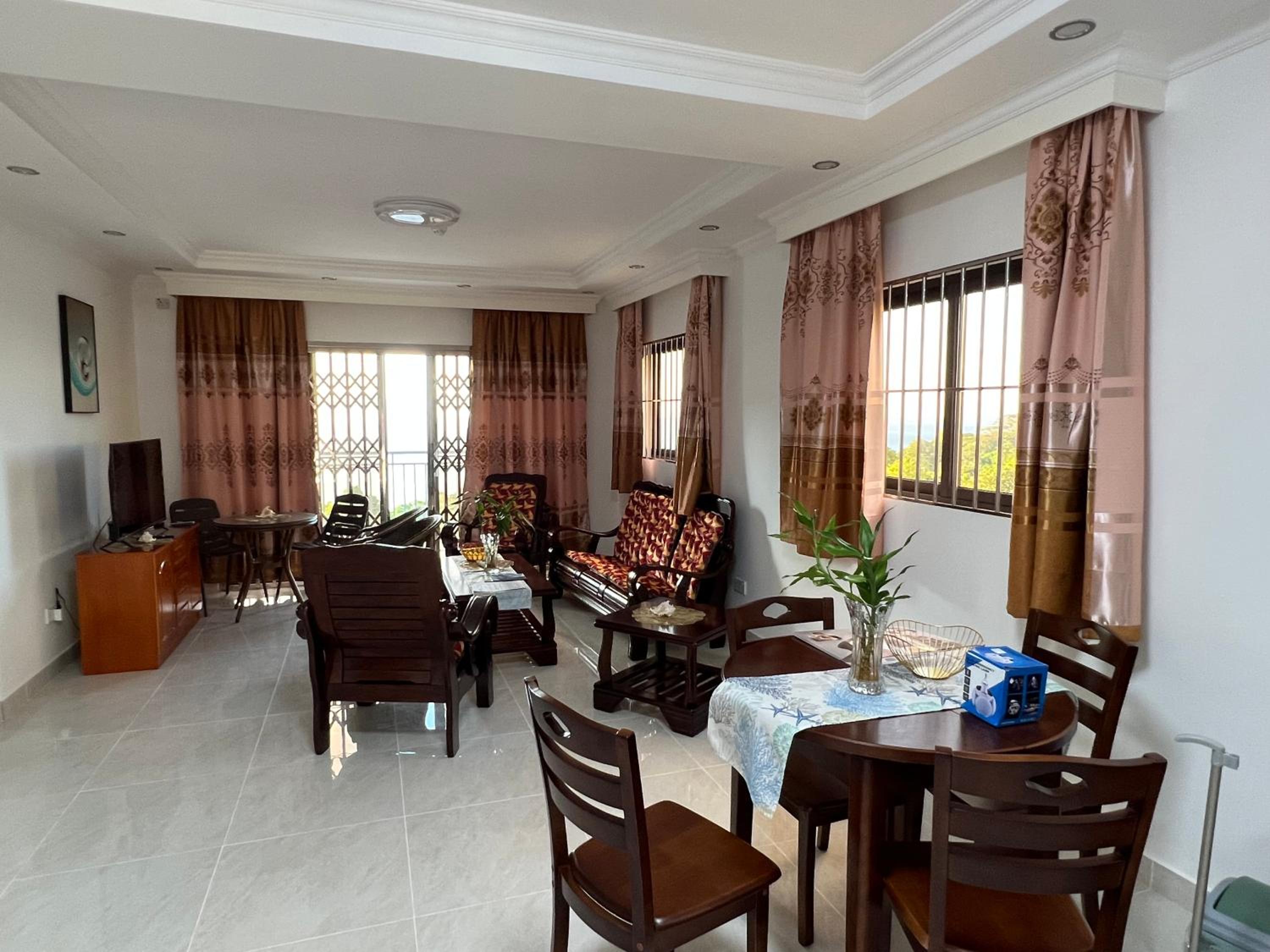 Deluxe One-Bedroom Apartment with Ocean View