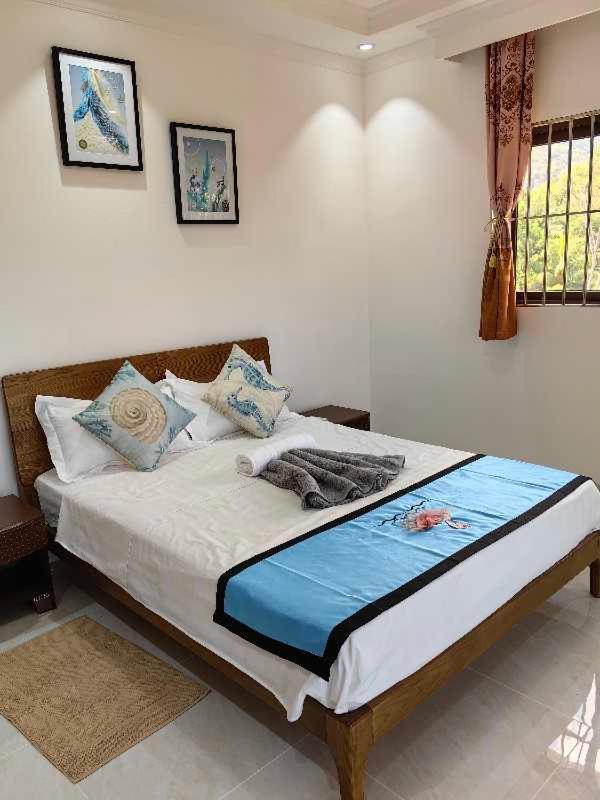 Deluxe One-Bedroom Apartment with Ocean View photo 2