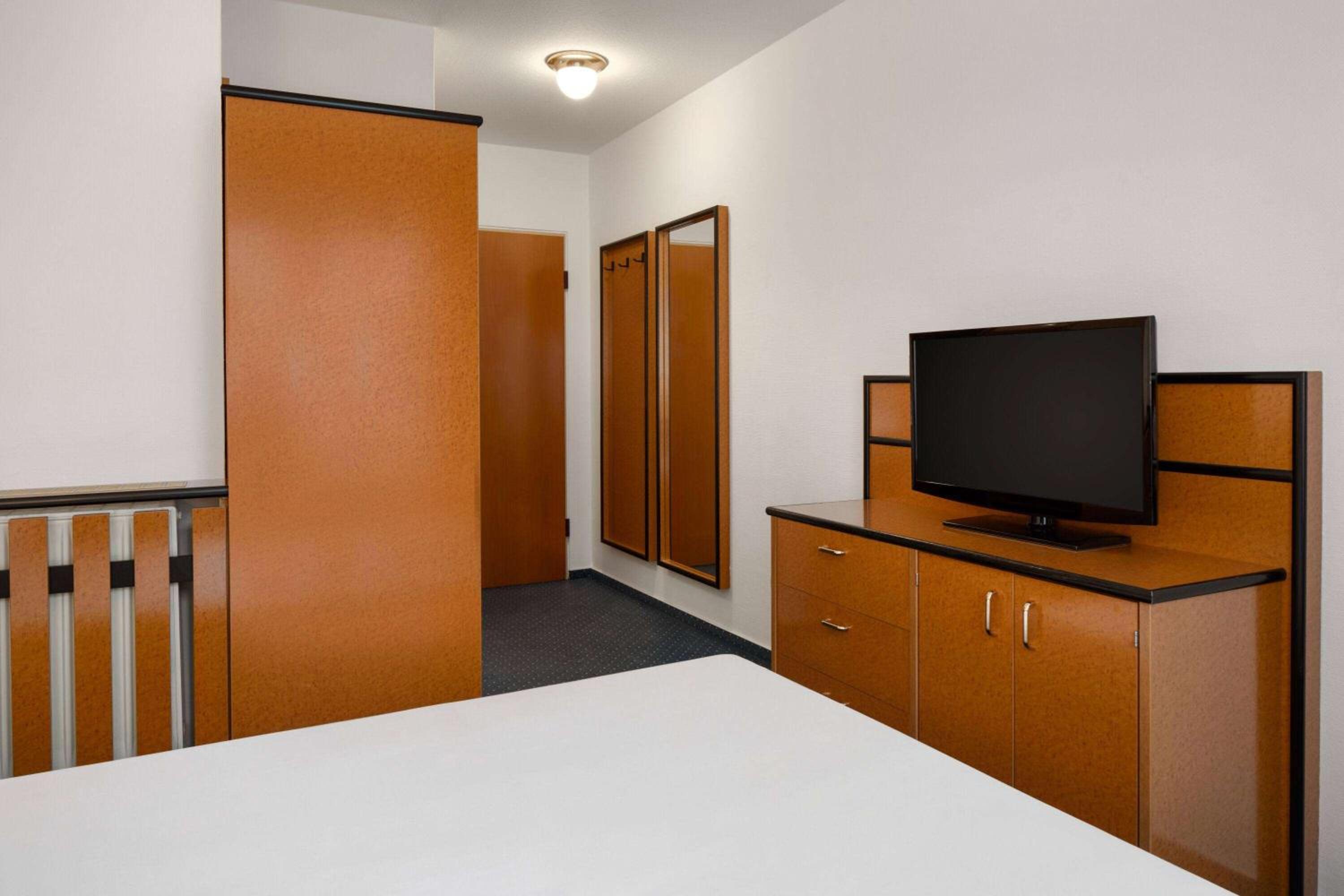 Standard Double Room - Photo 3