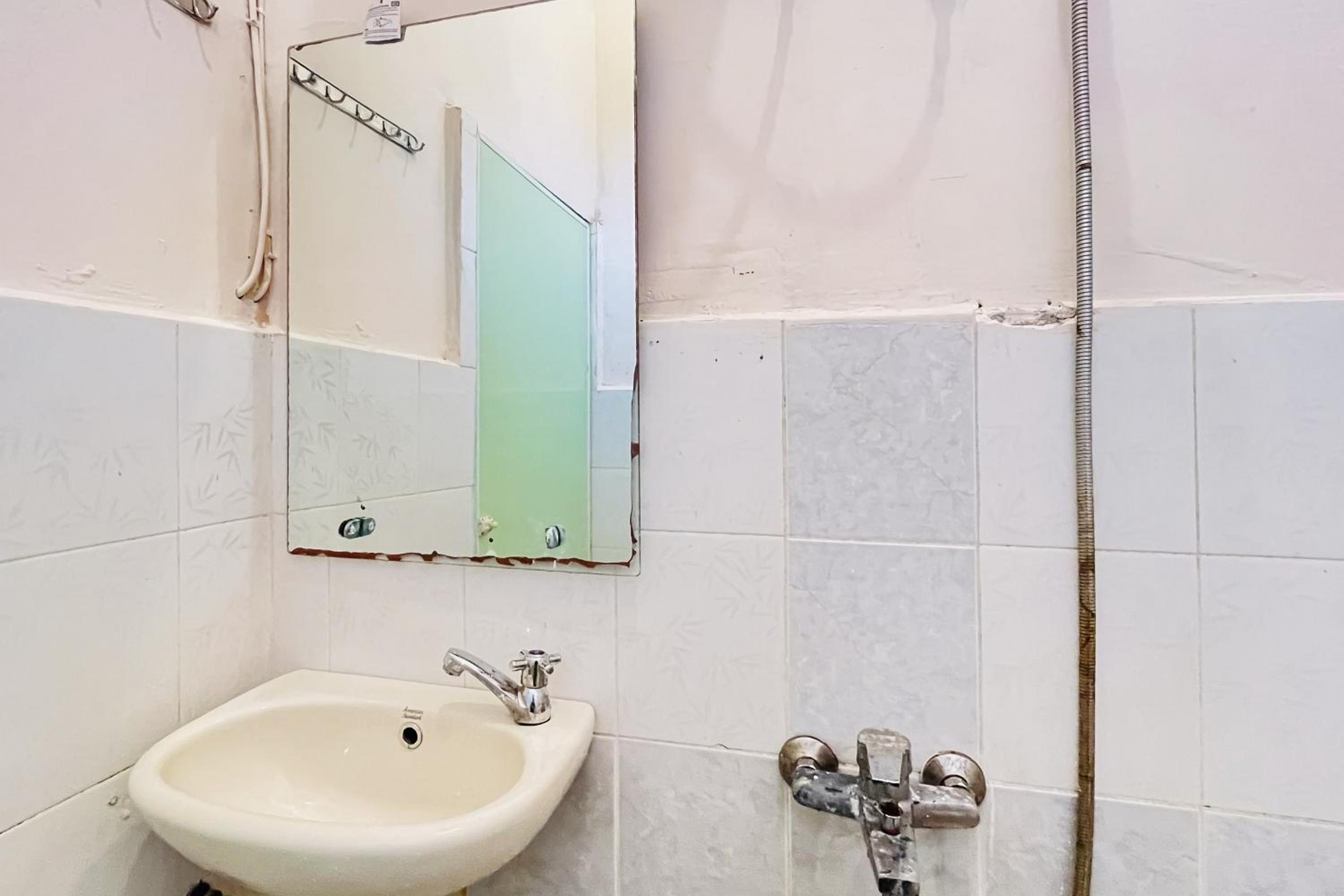 Standard Double Room - Photo 8