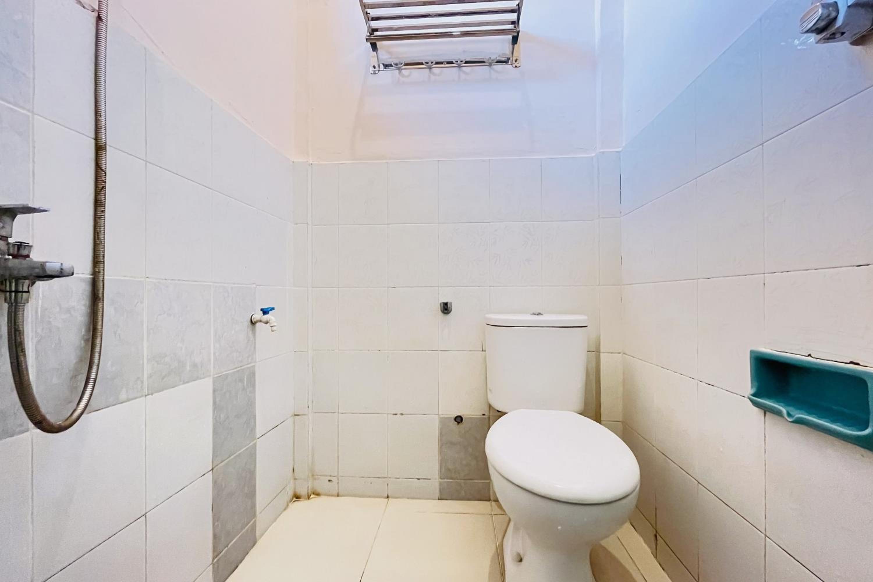 Standard Double Room - Photo 9