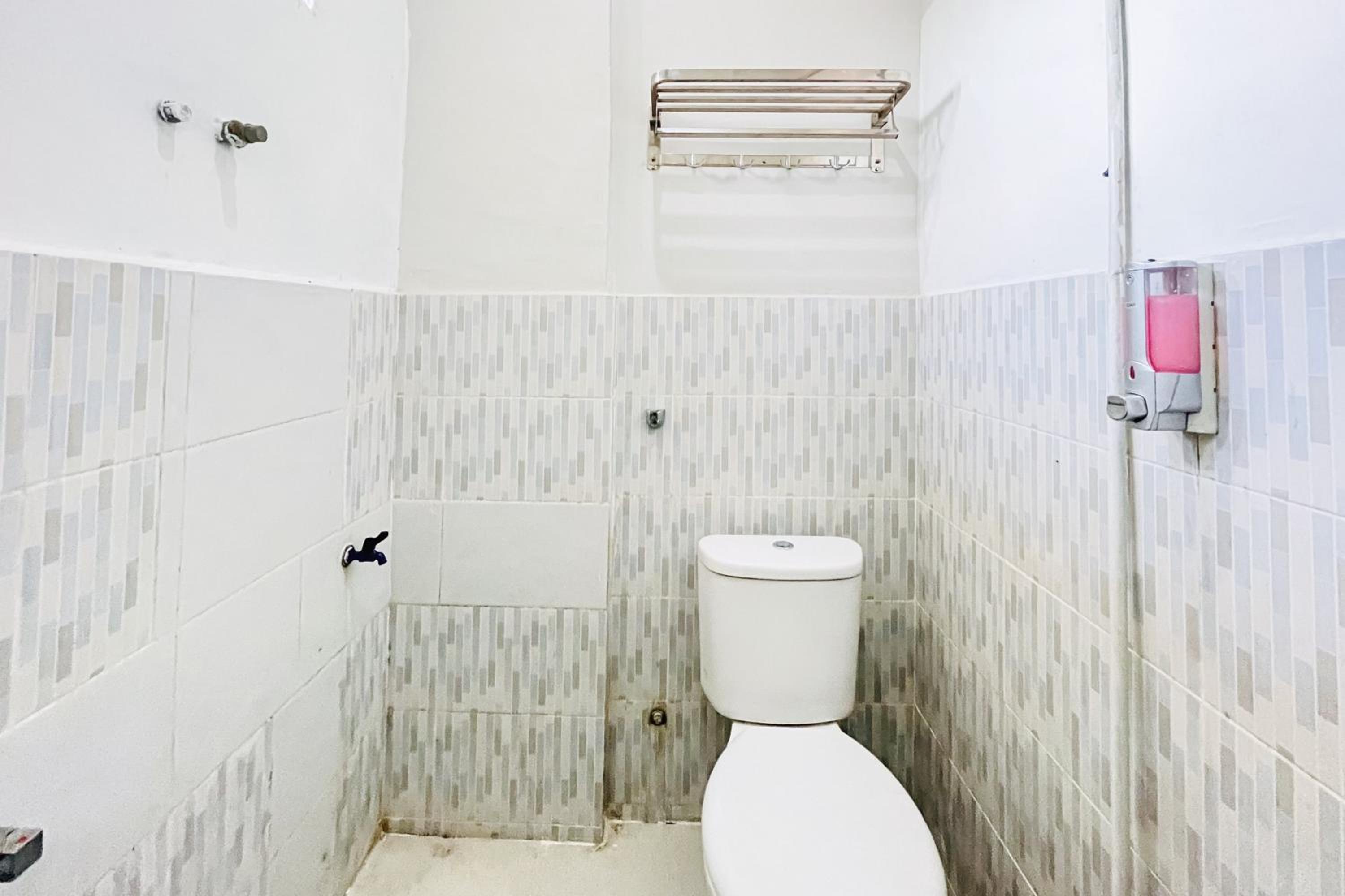 Standard Double Room - Photo 13