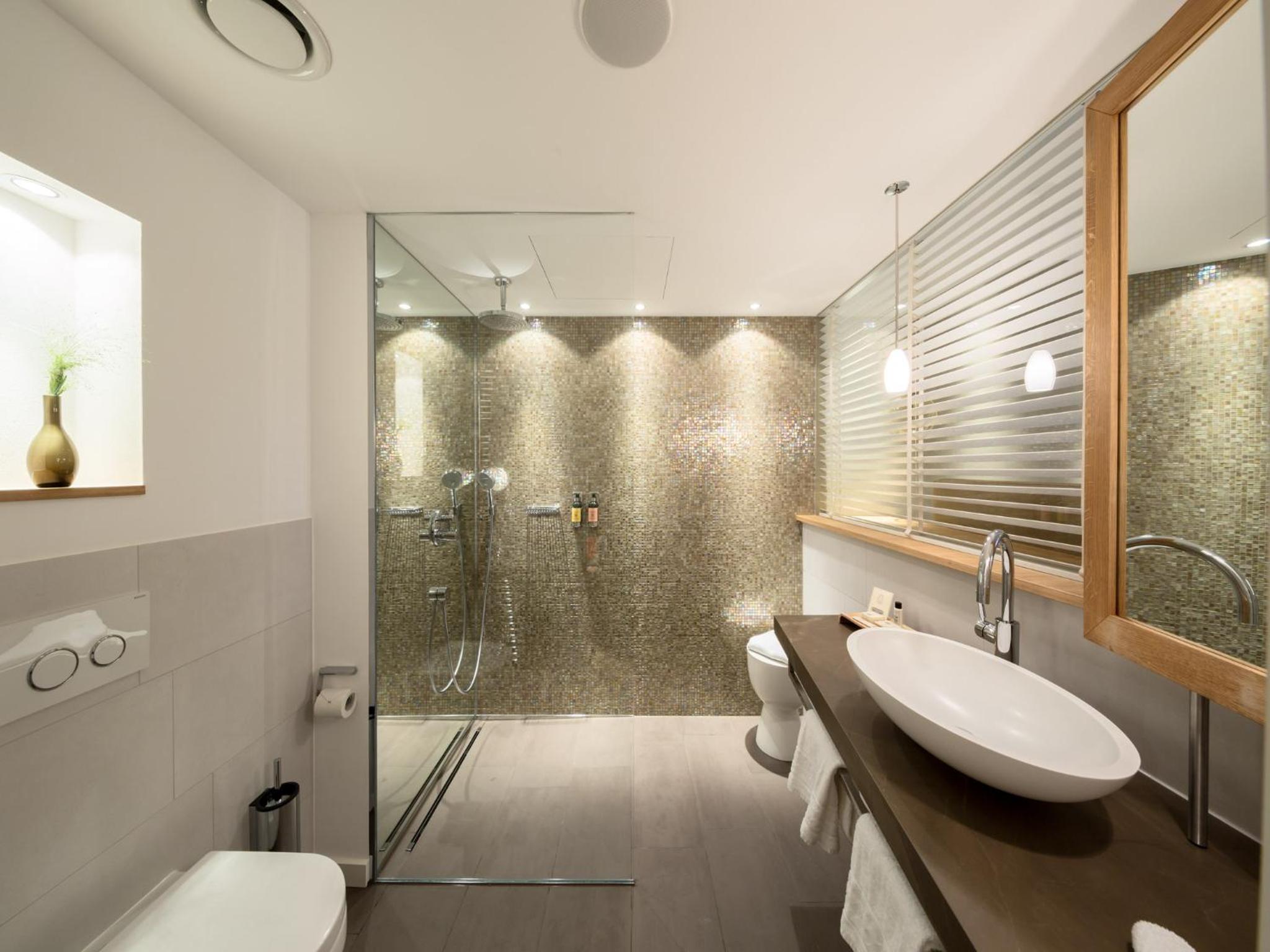 Double Room with City View - Photo 3