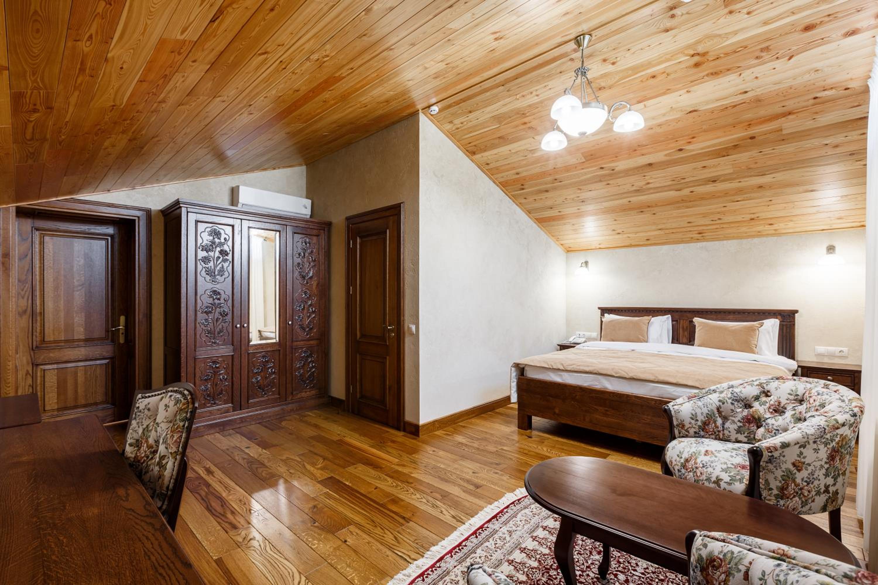 Deluxe King Room