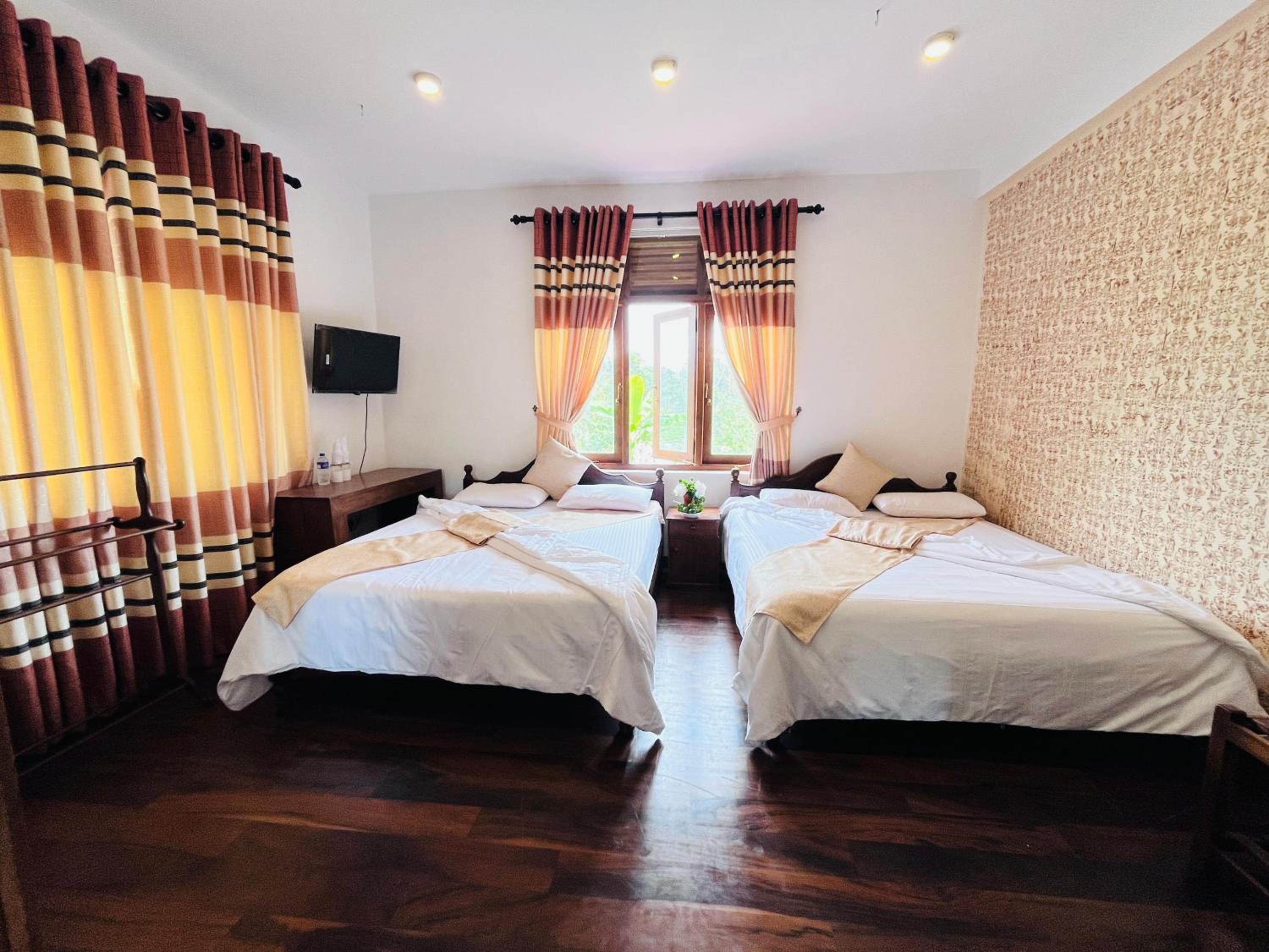 Deluxe Family Room