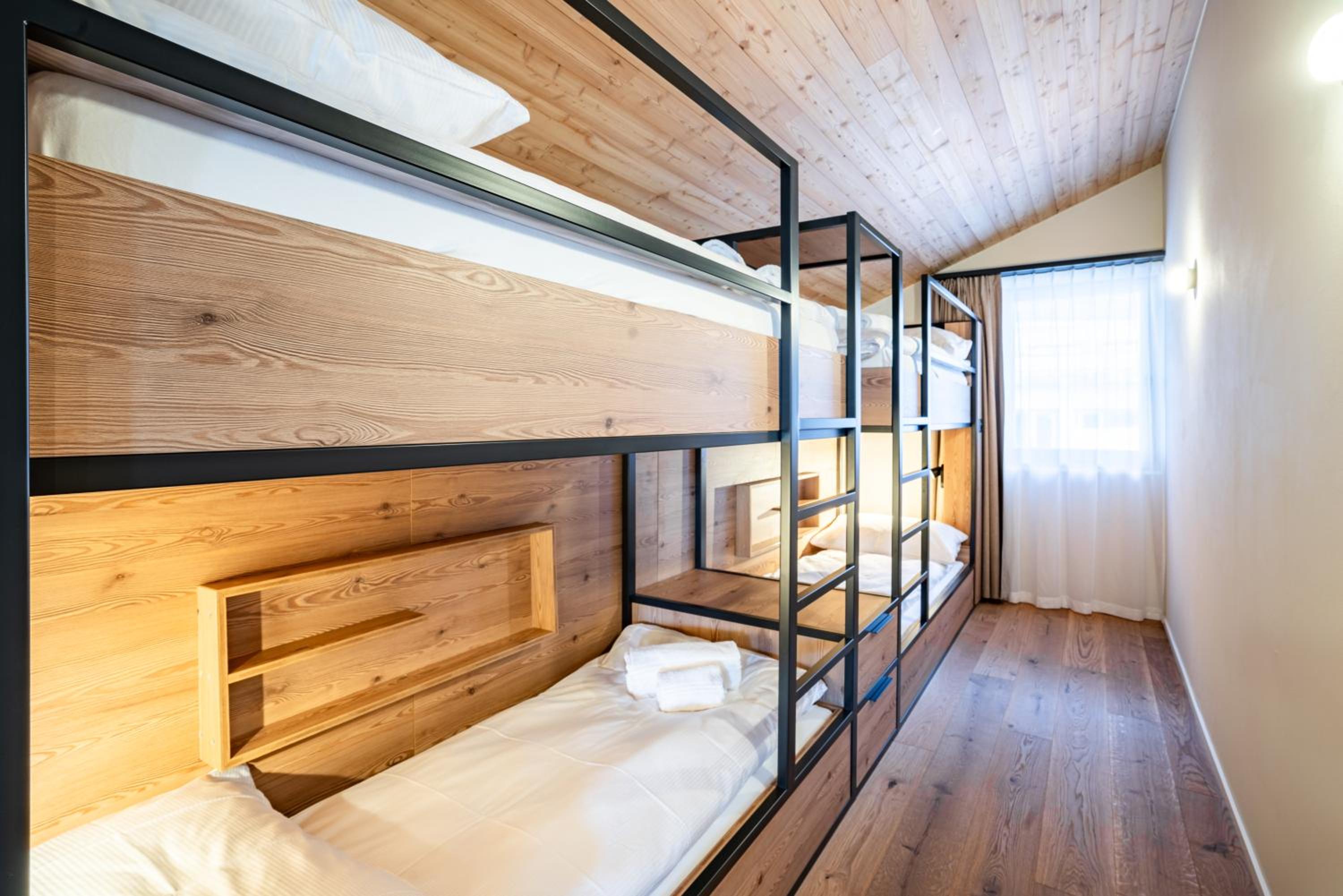 Three-Bedroom Apartment with Balcony ( 10 People) - Mountain View