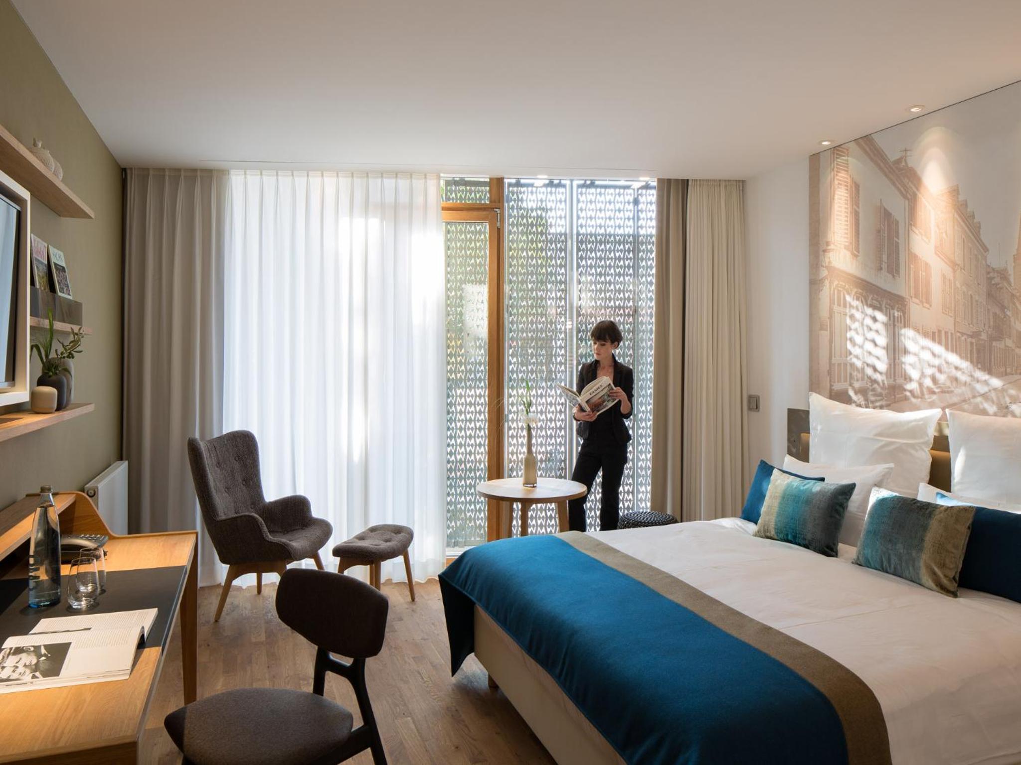 Double Room with City View - Photo 2
