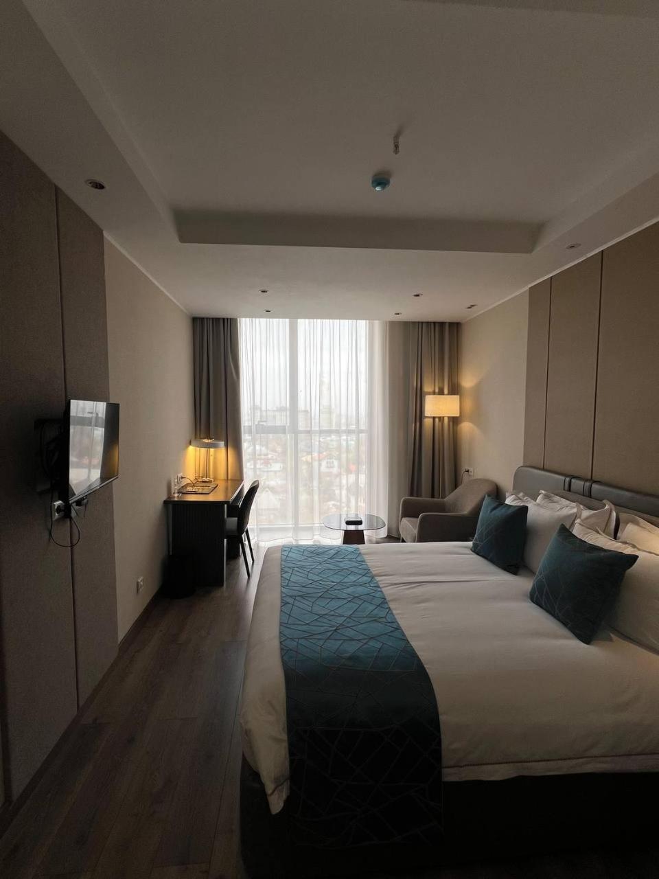 Large Double Room - Photo 1