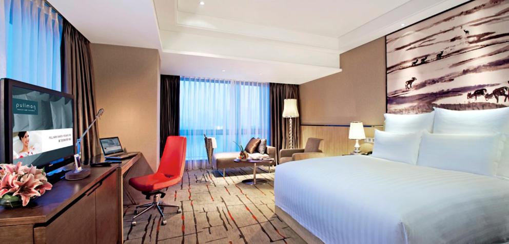 Deluxe King Room with Park View - Photo 4