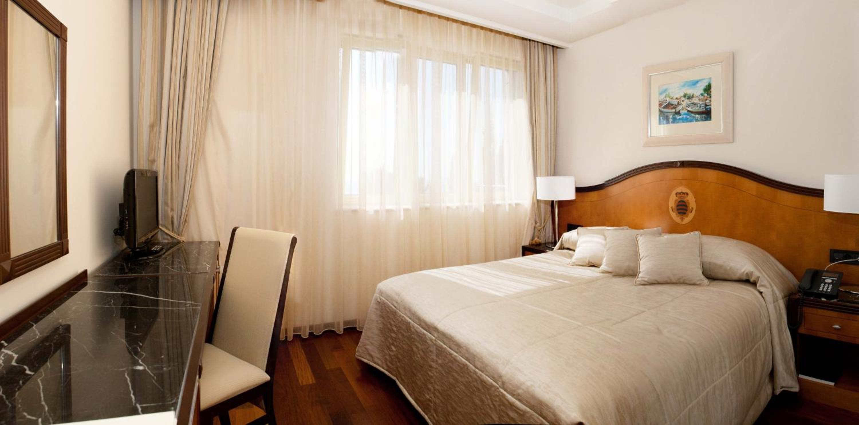 Executive Suite with Terrace and Sea View thumbnail 6