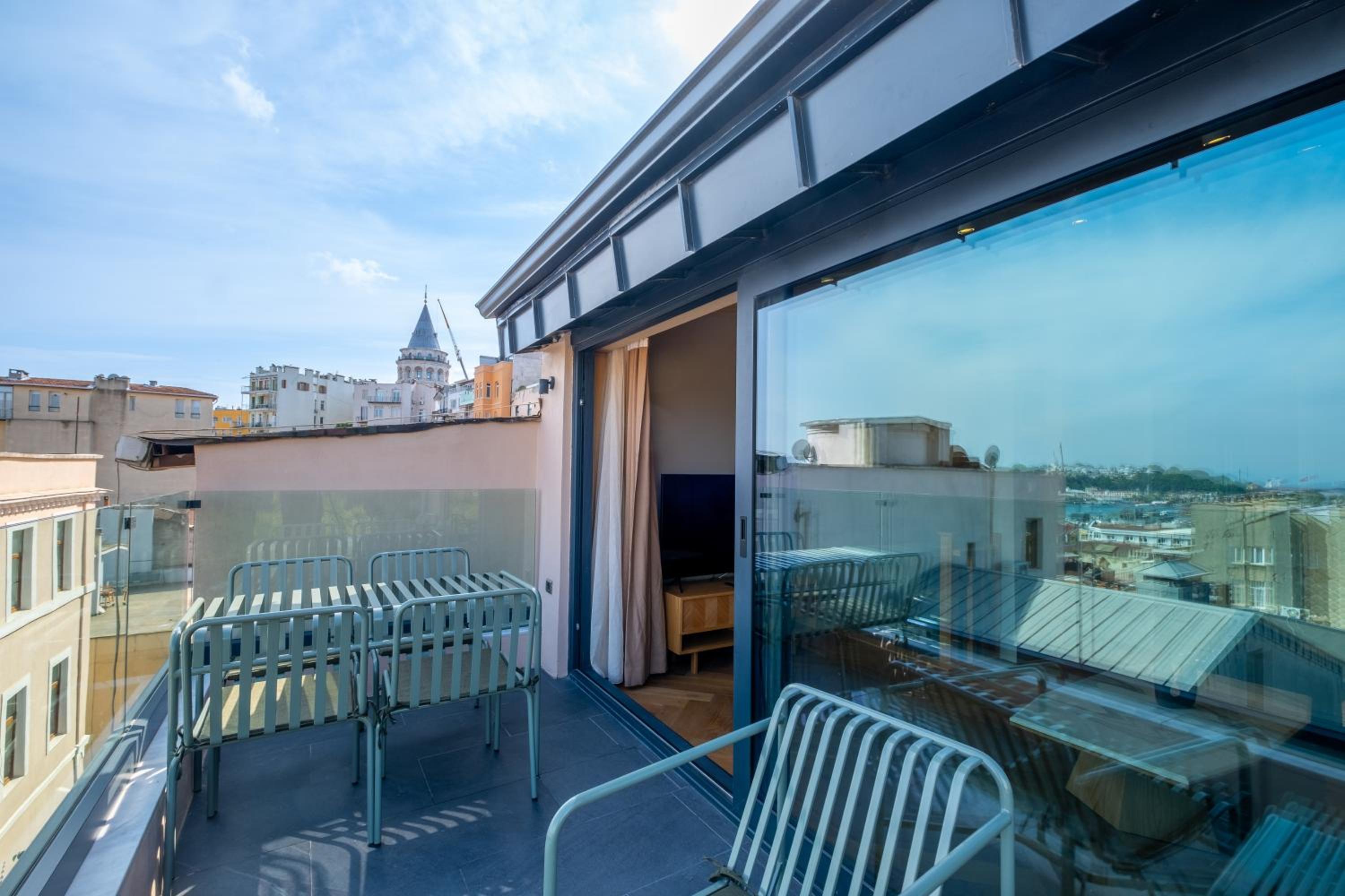 Penthouse Apartment photo 2