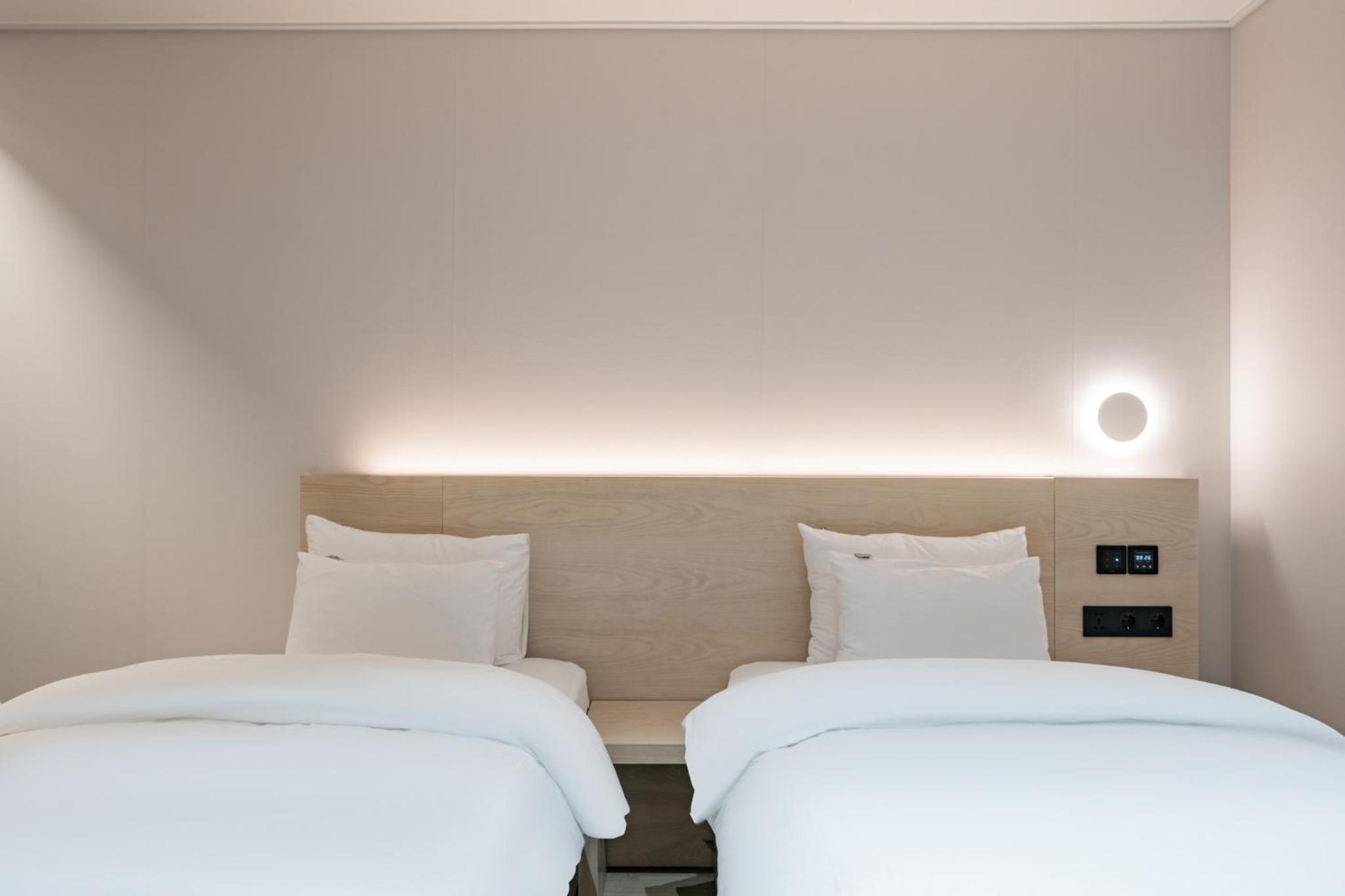 Standard Twin Room - Photo 1