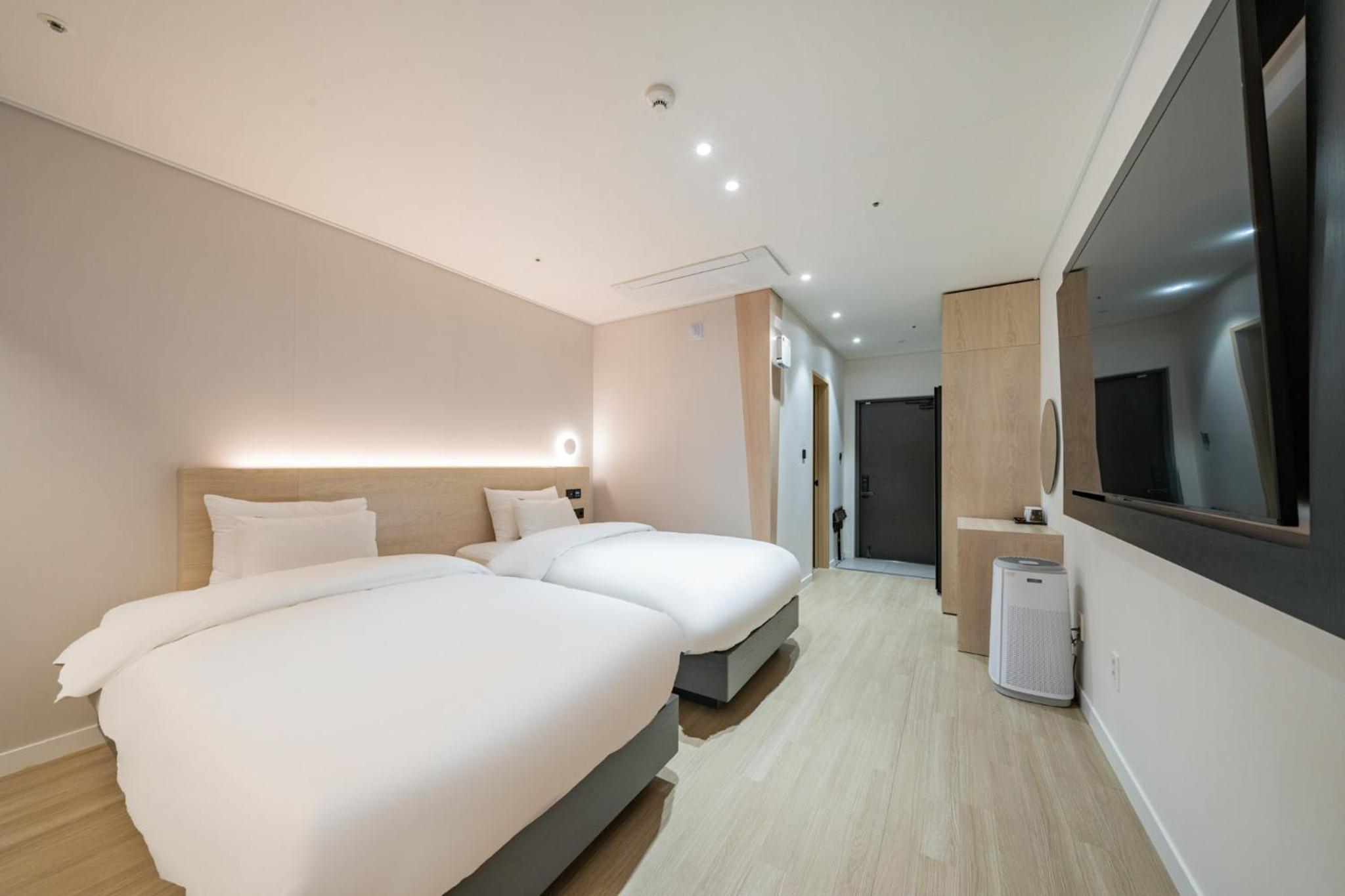 Standard Twin Room - Photo 4