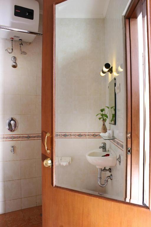 Deluxe Double or Twin Room - Photo 2