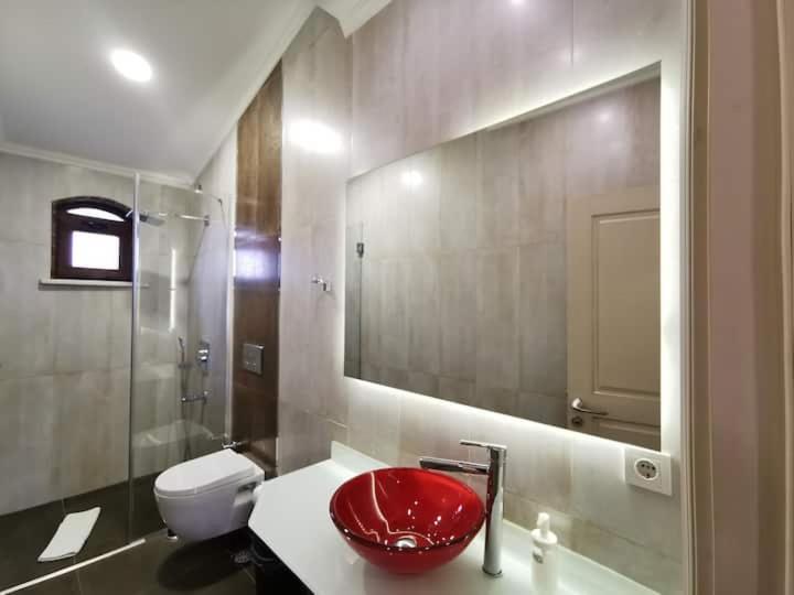 Apartment with Balcony photo 3