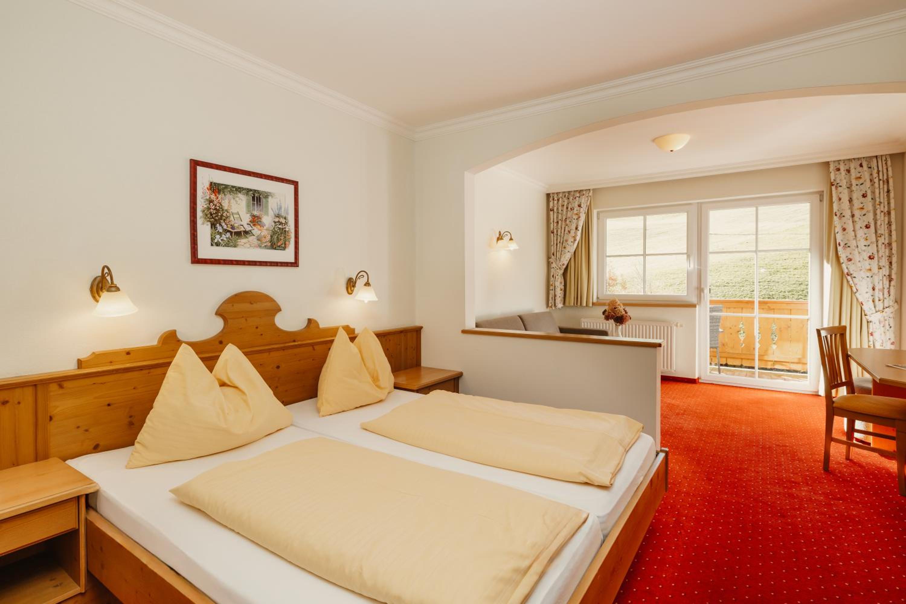 Large Double Room with Balcony - Photo 1