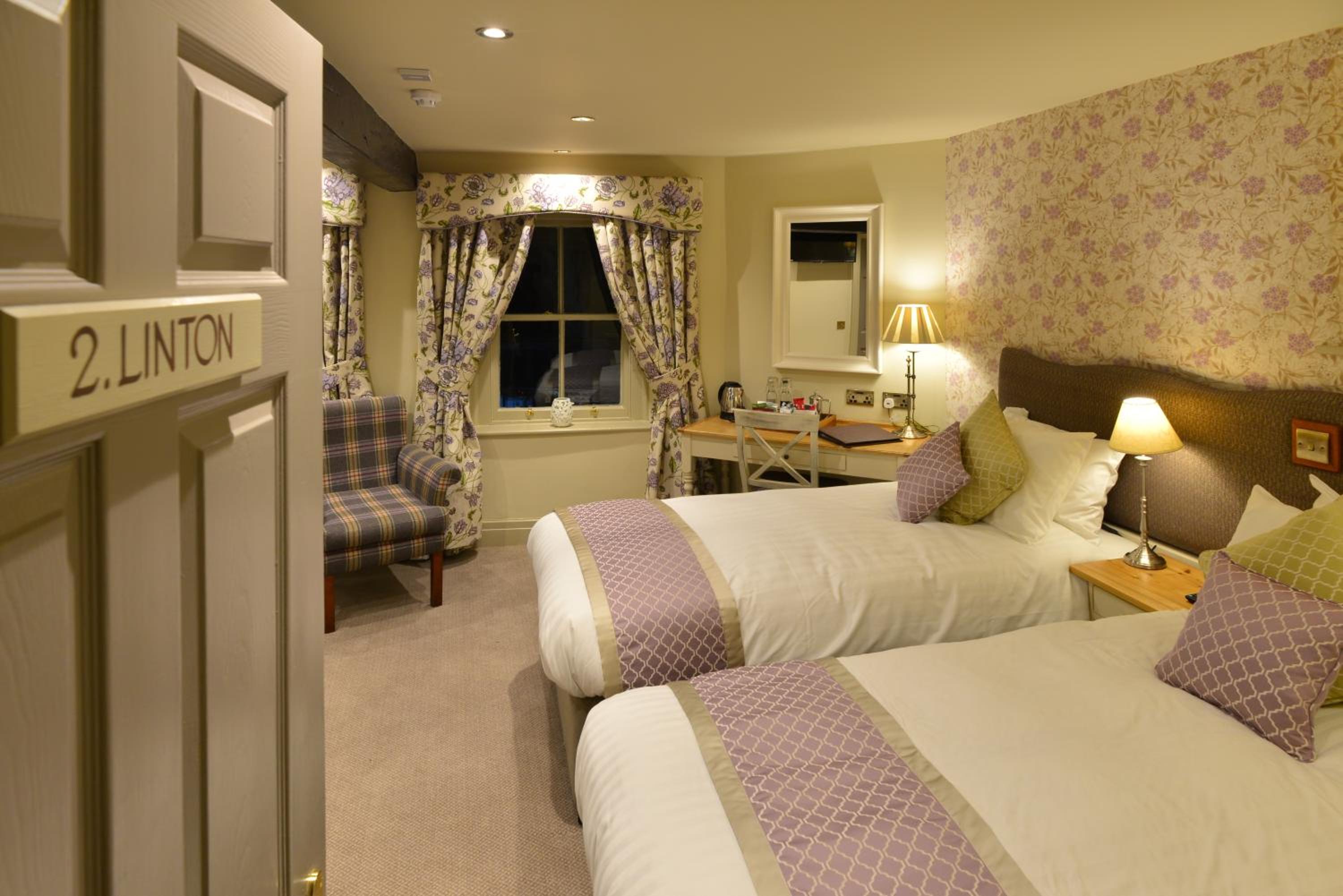 Suite - Photo 1