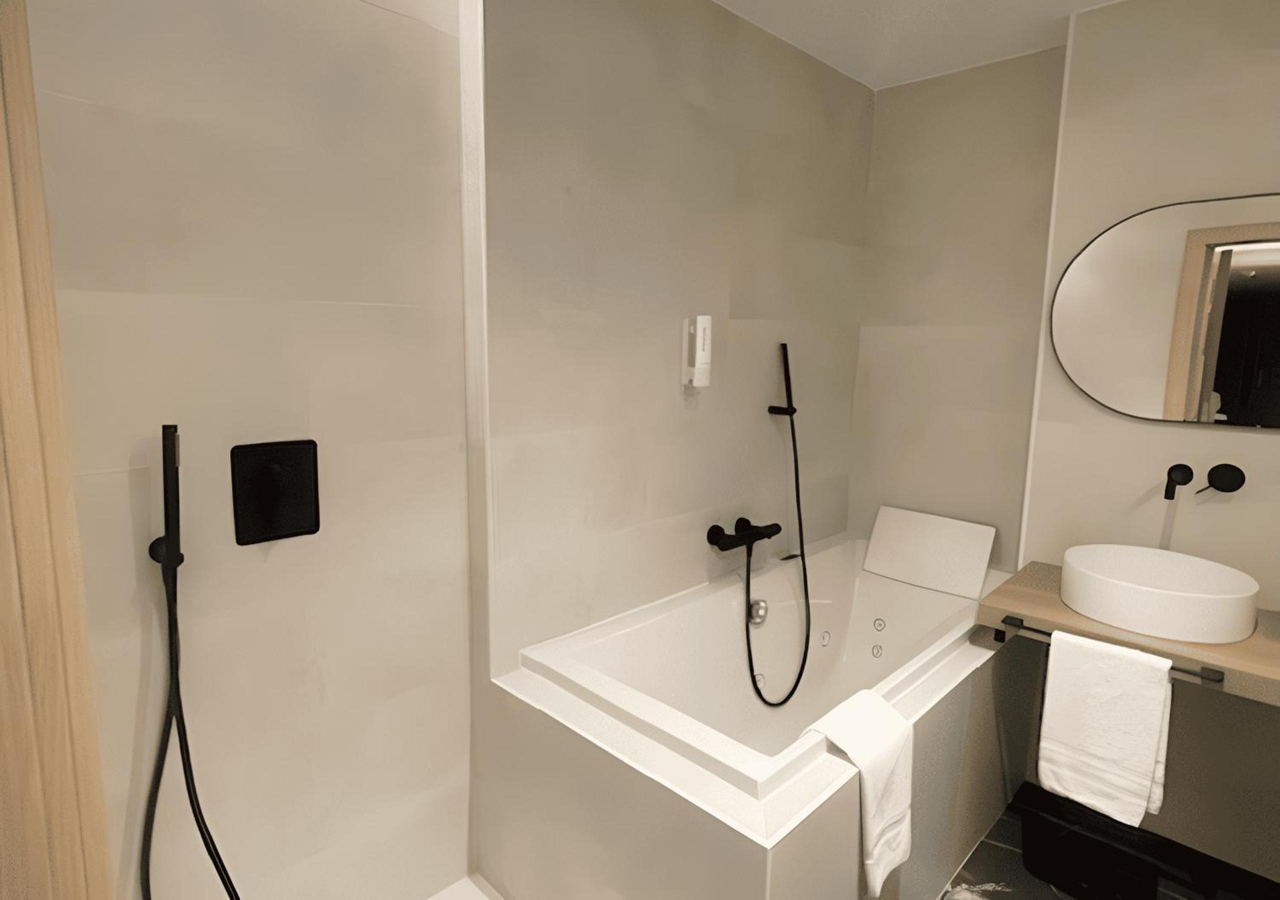 Suite with Terrace - Photo 4
