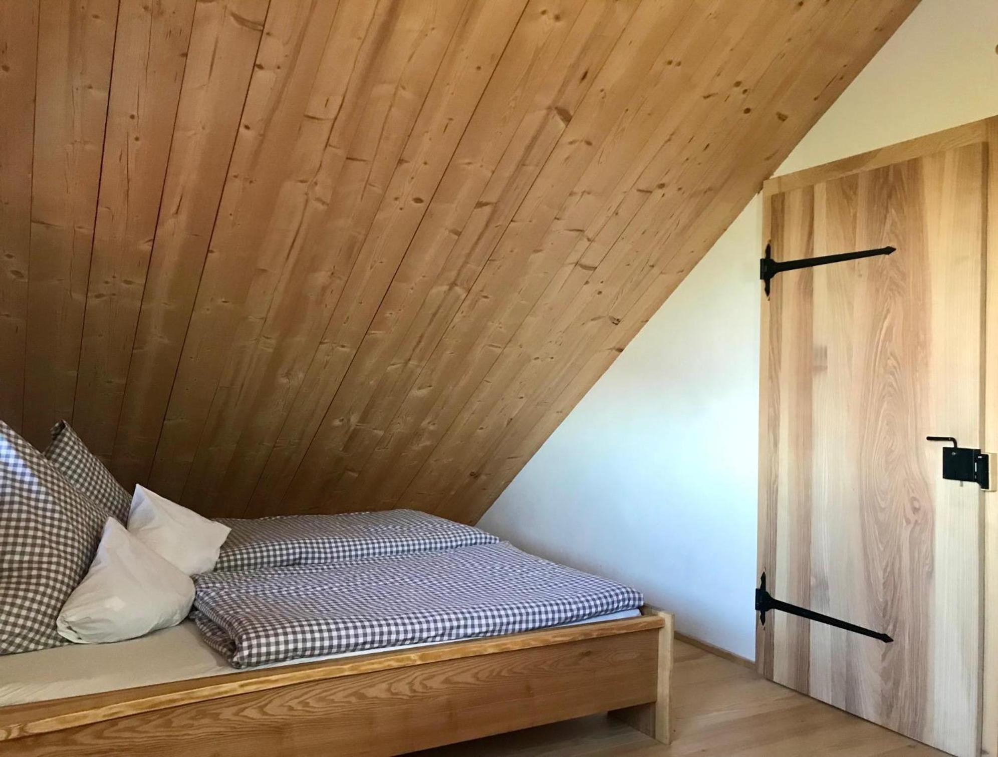Three-Bedroom Apartment with Bathroom photo 1