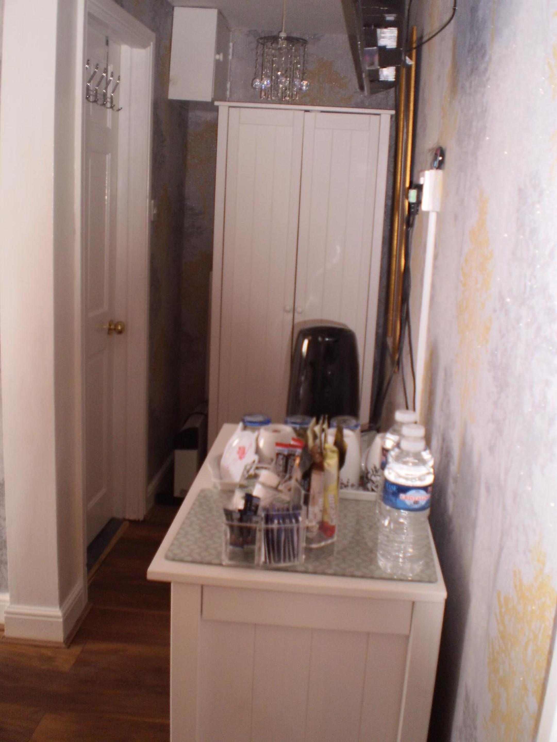 Economy Triple Room photo 2