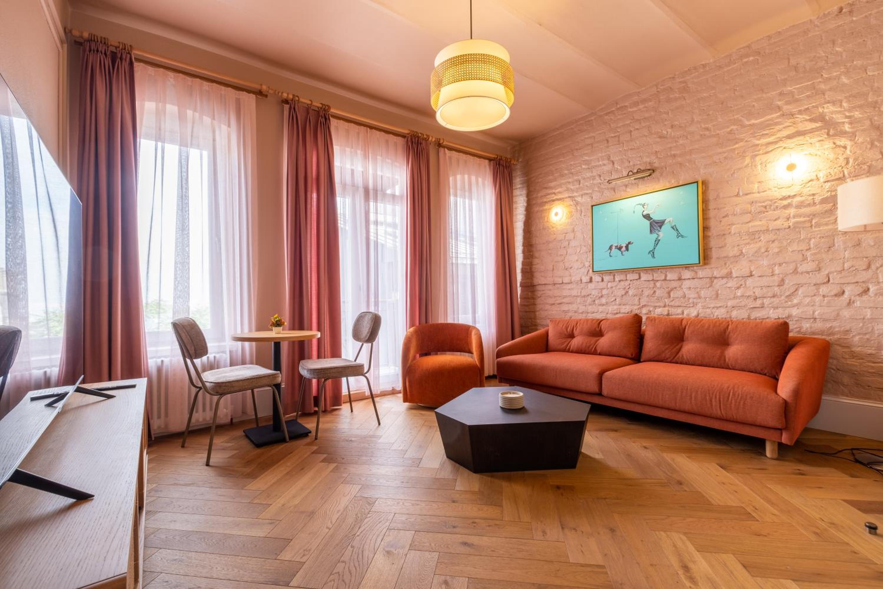 One-Bedroom Apartment with Sea View and Balcony photo 1