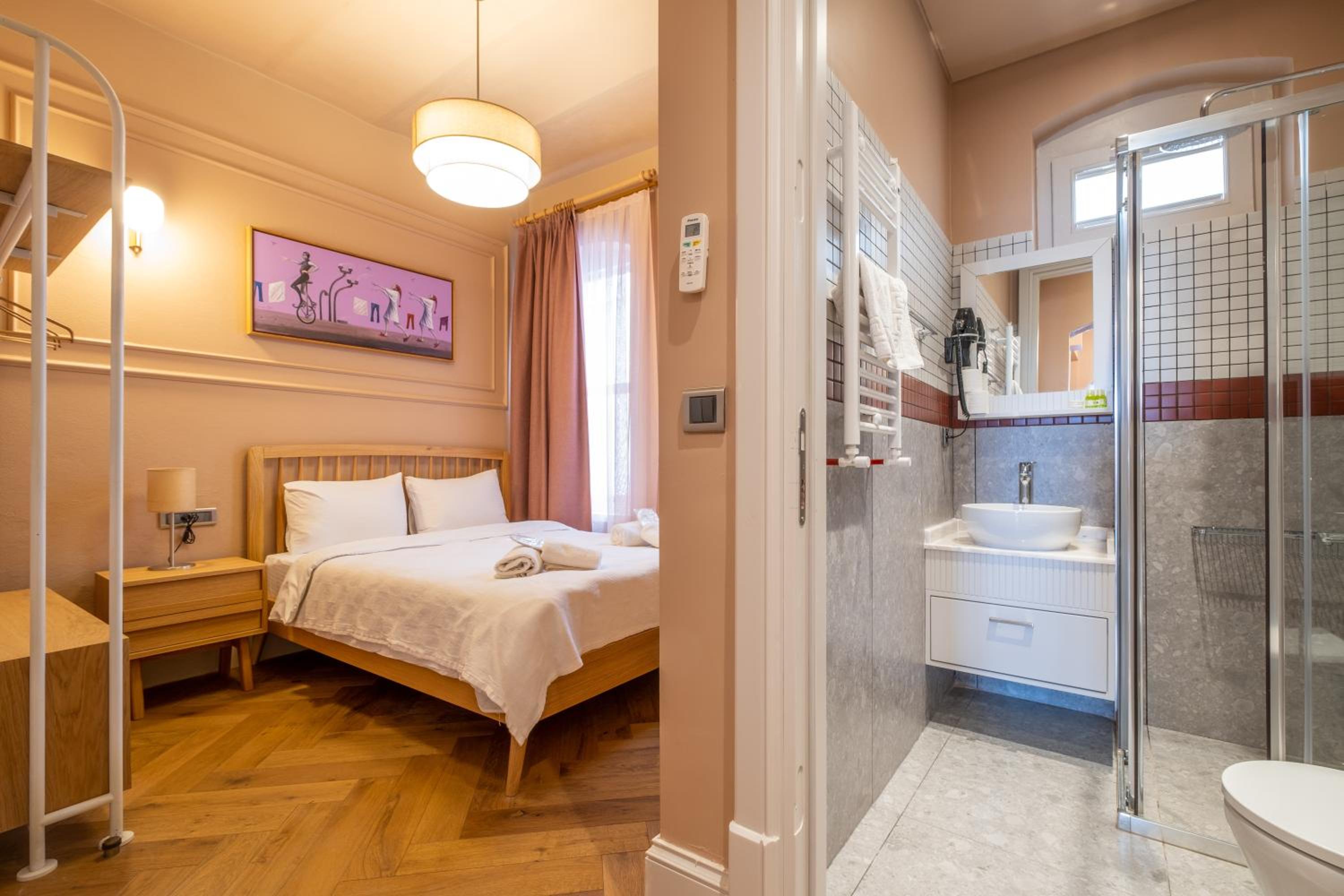 One-Bedroom Apartment with Sea View and Balcony photo 3