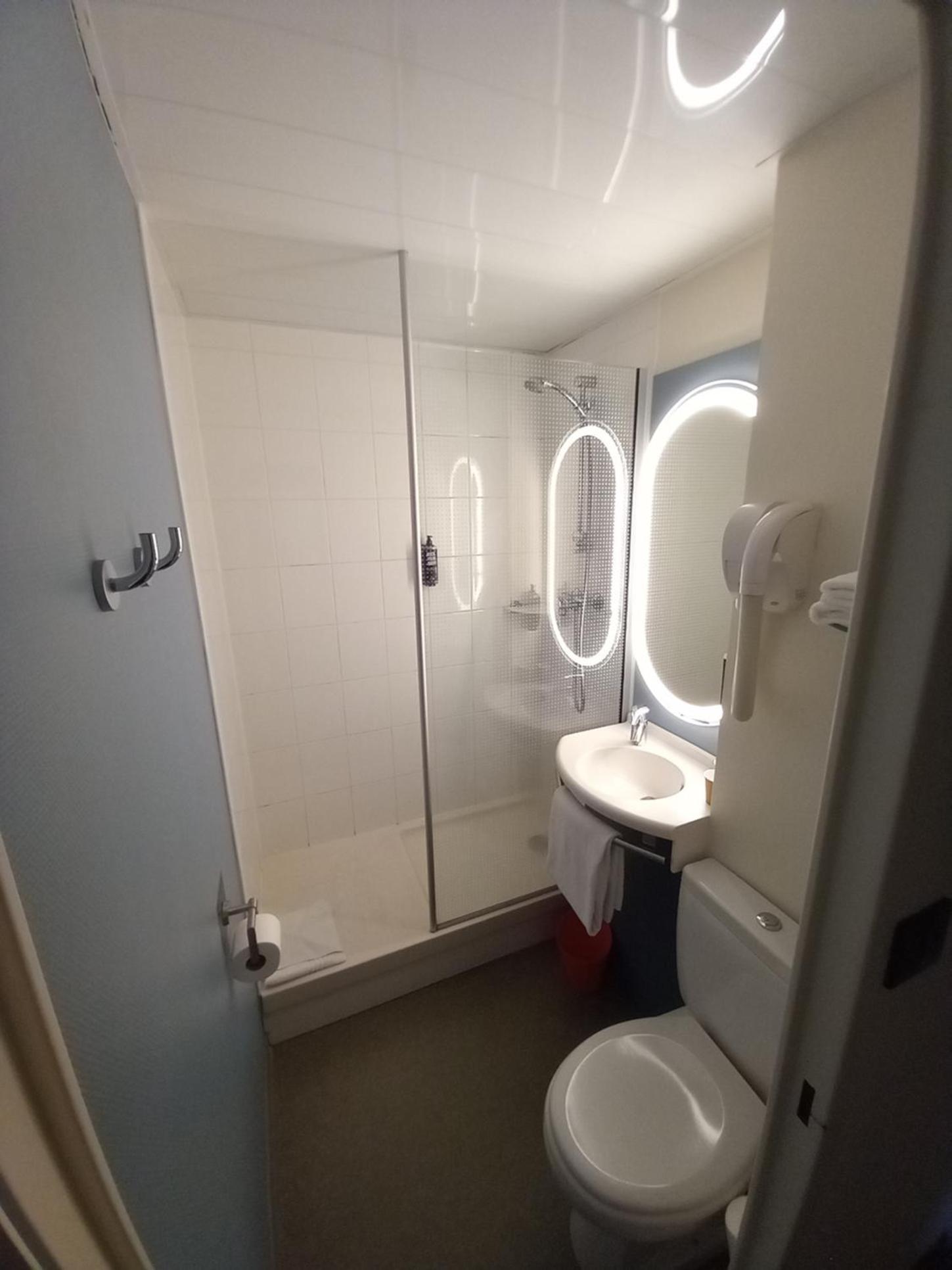 Standard Double Room - Photo 2