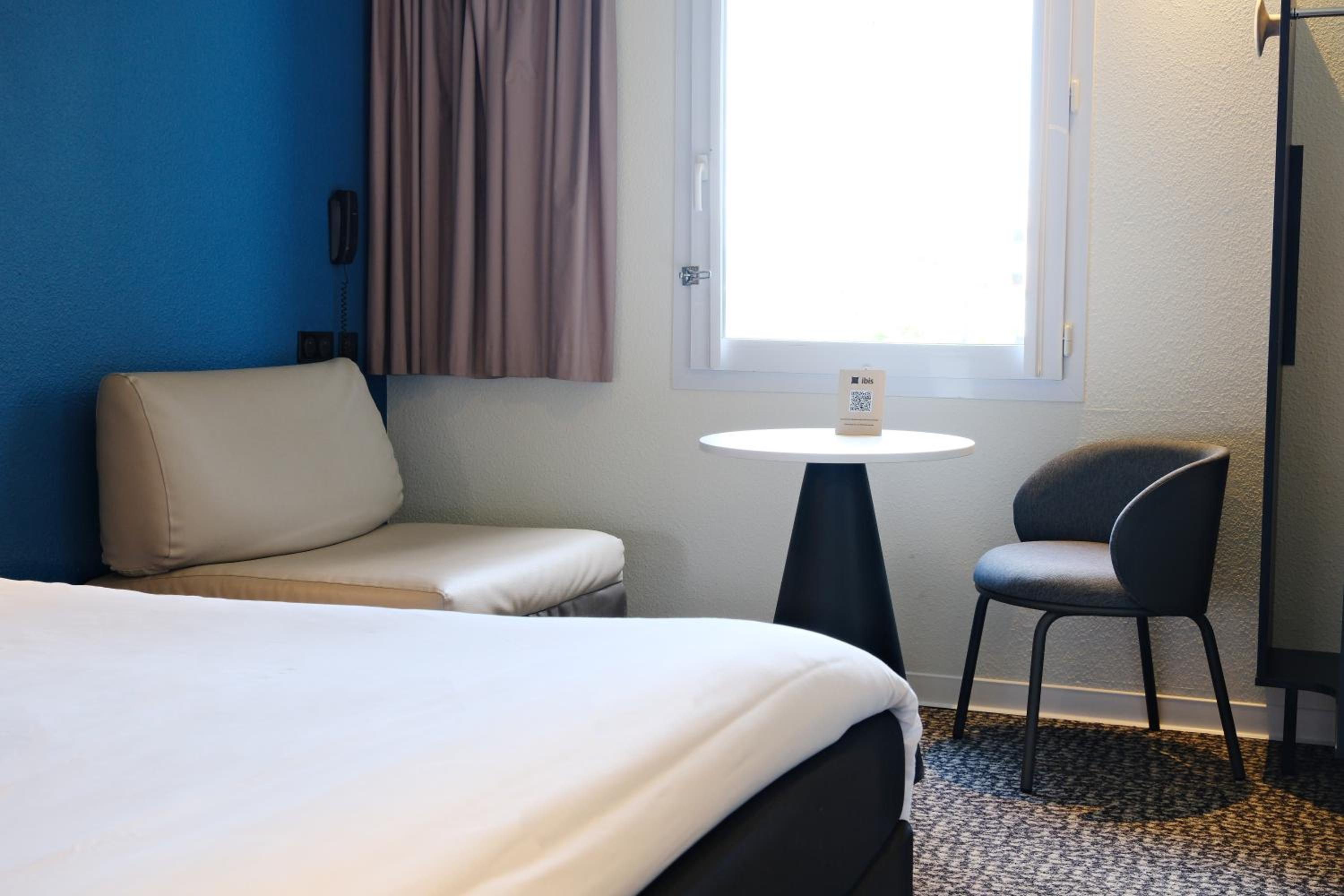 Standard Room with One Double bed and One Small bed - Photo 1