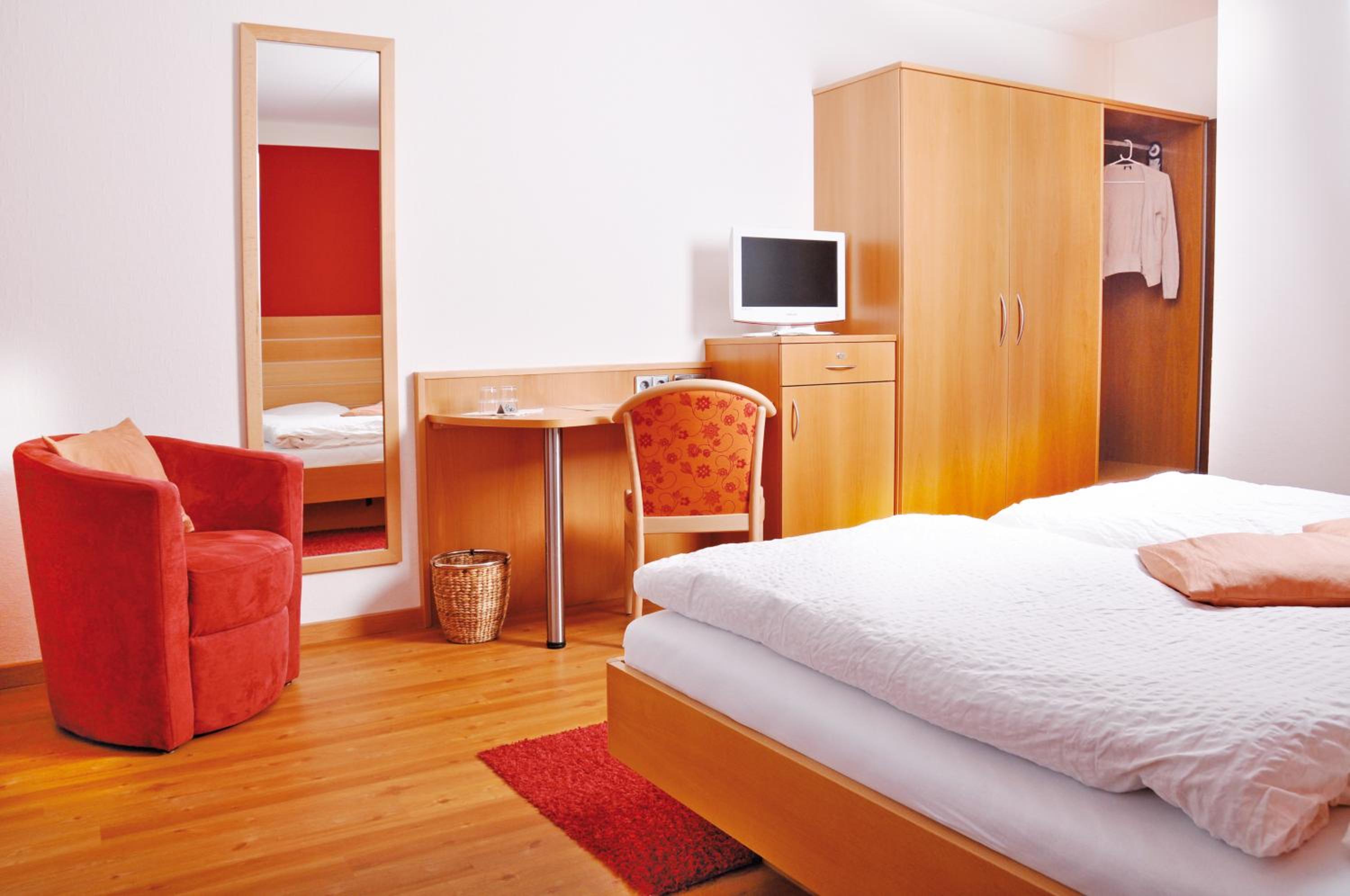 Single Room with Bathroom photo 2
