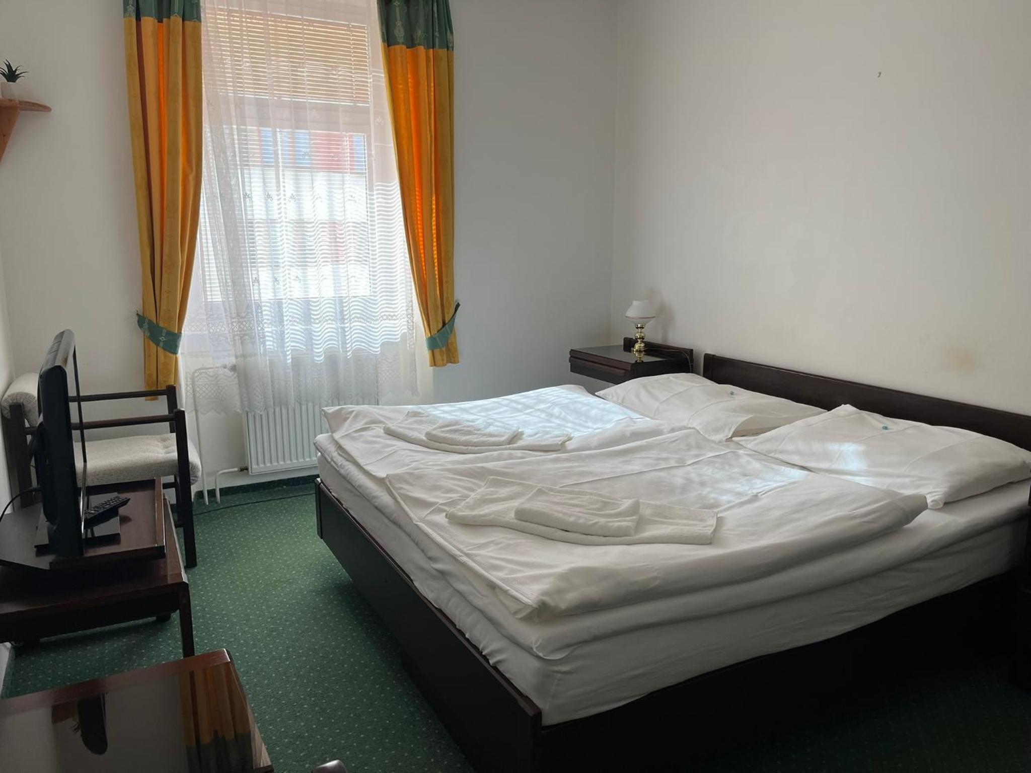 Double or Twin Room - Photo 11