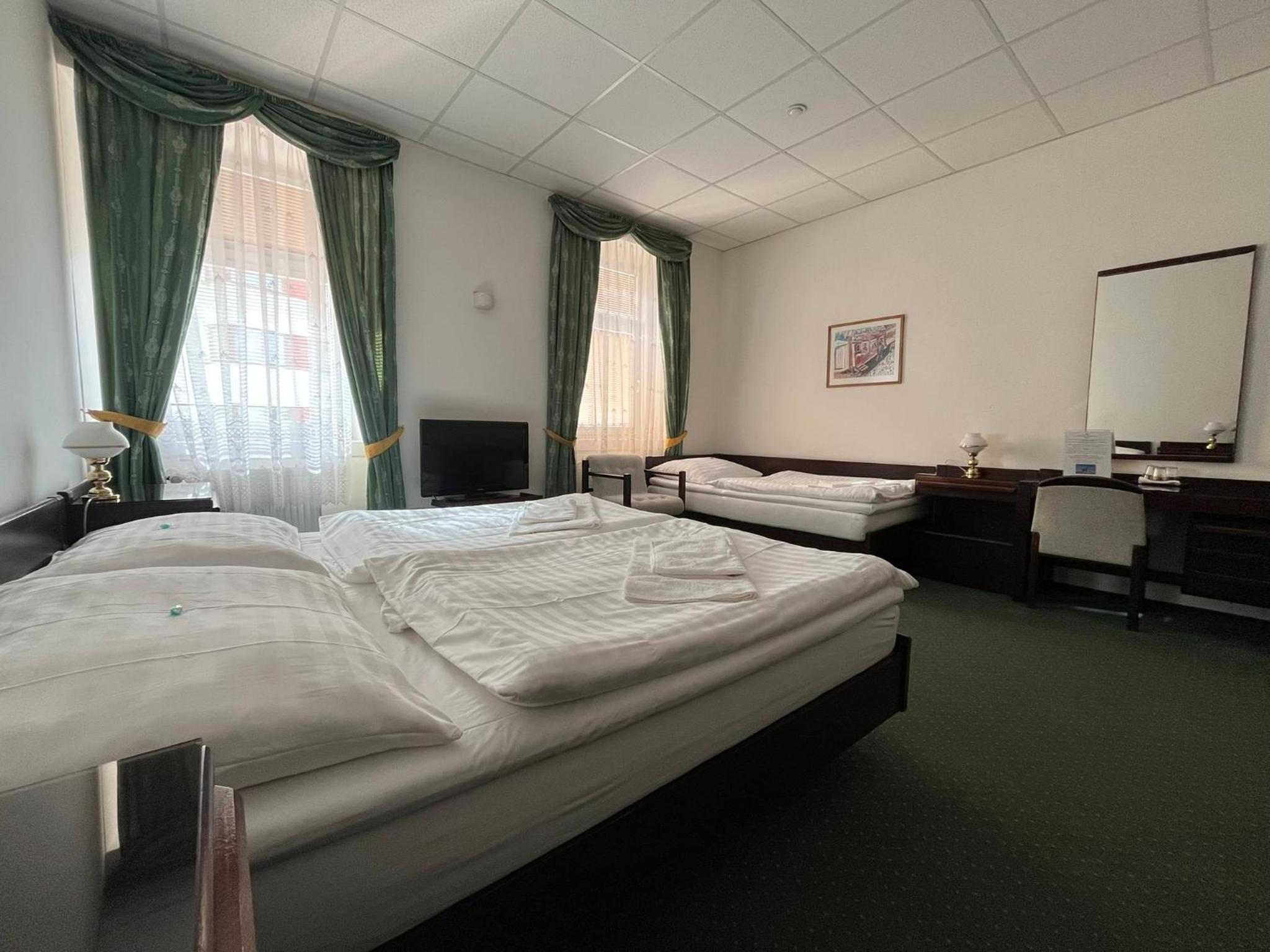 Quadruple Room - Photo 5