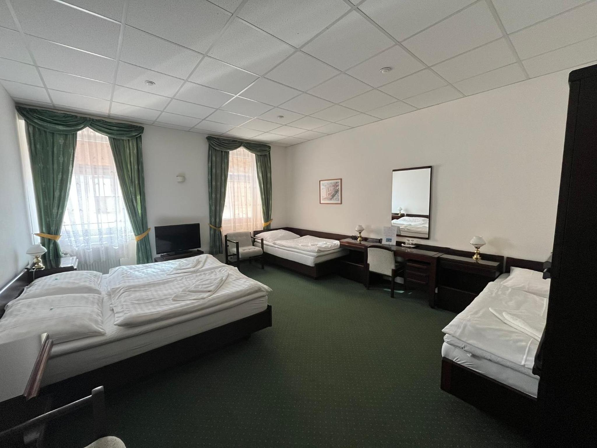 Quadruple Room - Photo 3