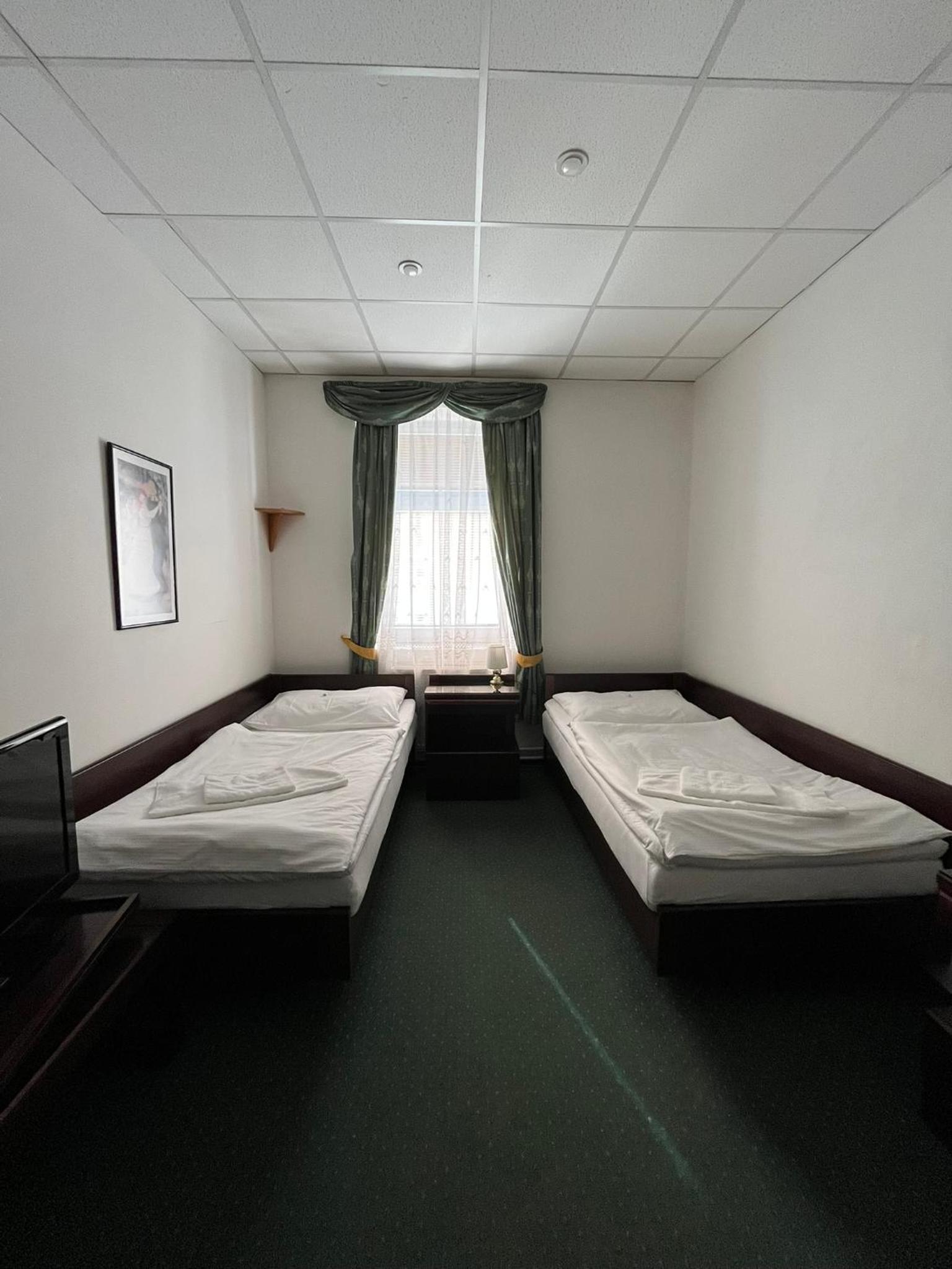 Double or Twin Room - Photo 7