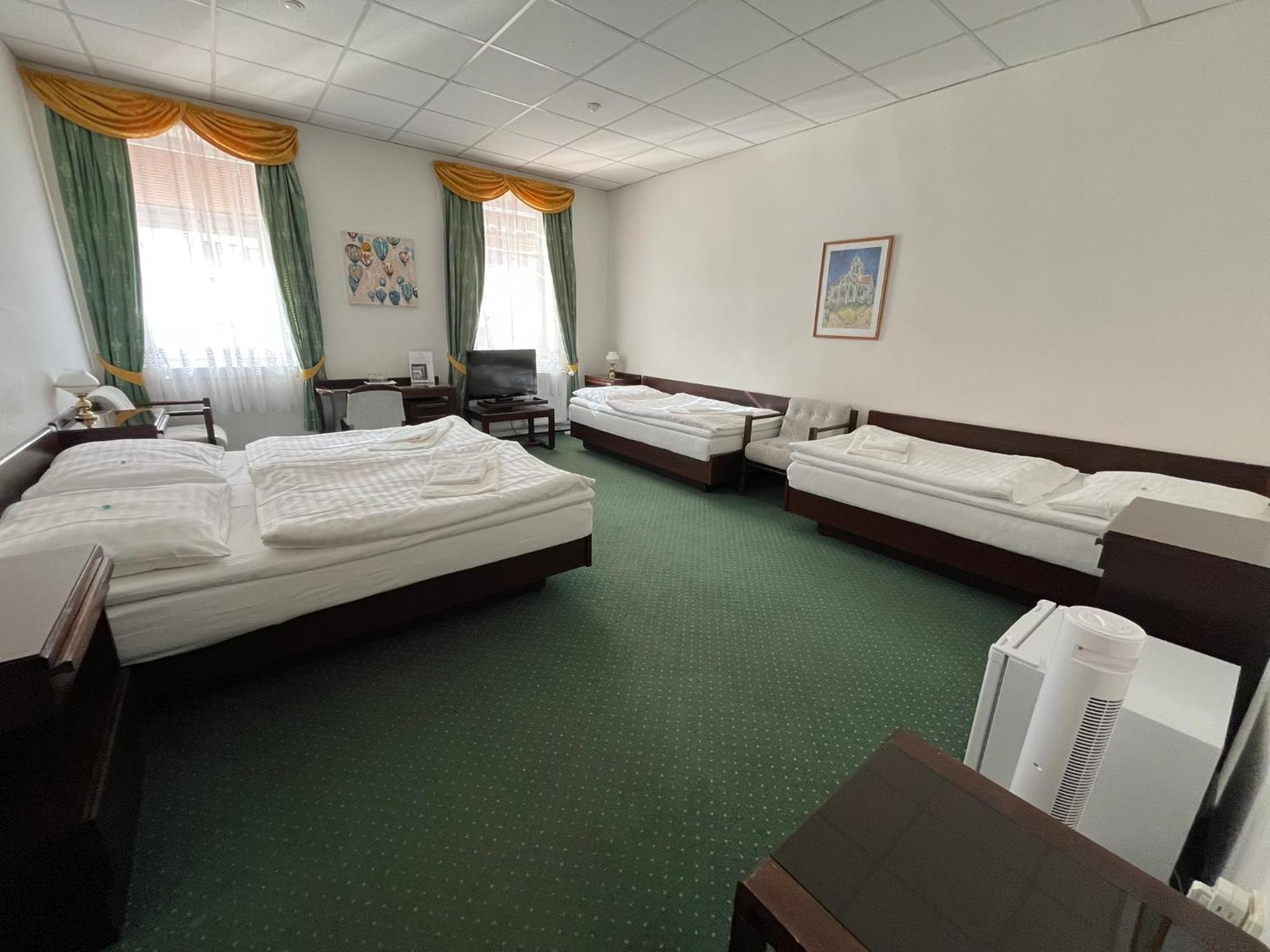 Quadruple Room - Photo 4