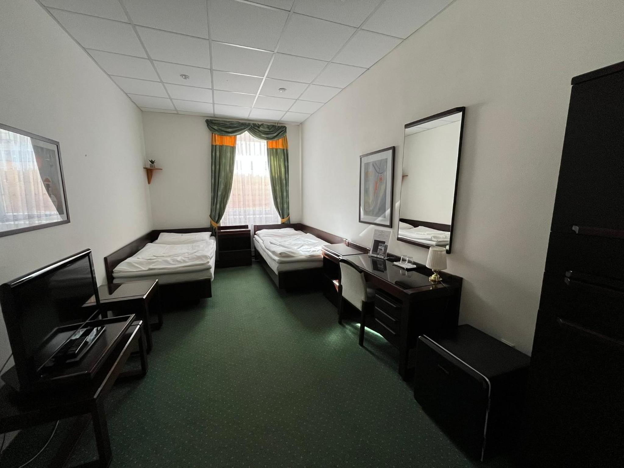 Double or Twin Room - Photo 5