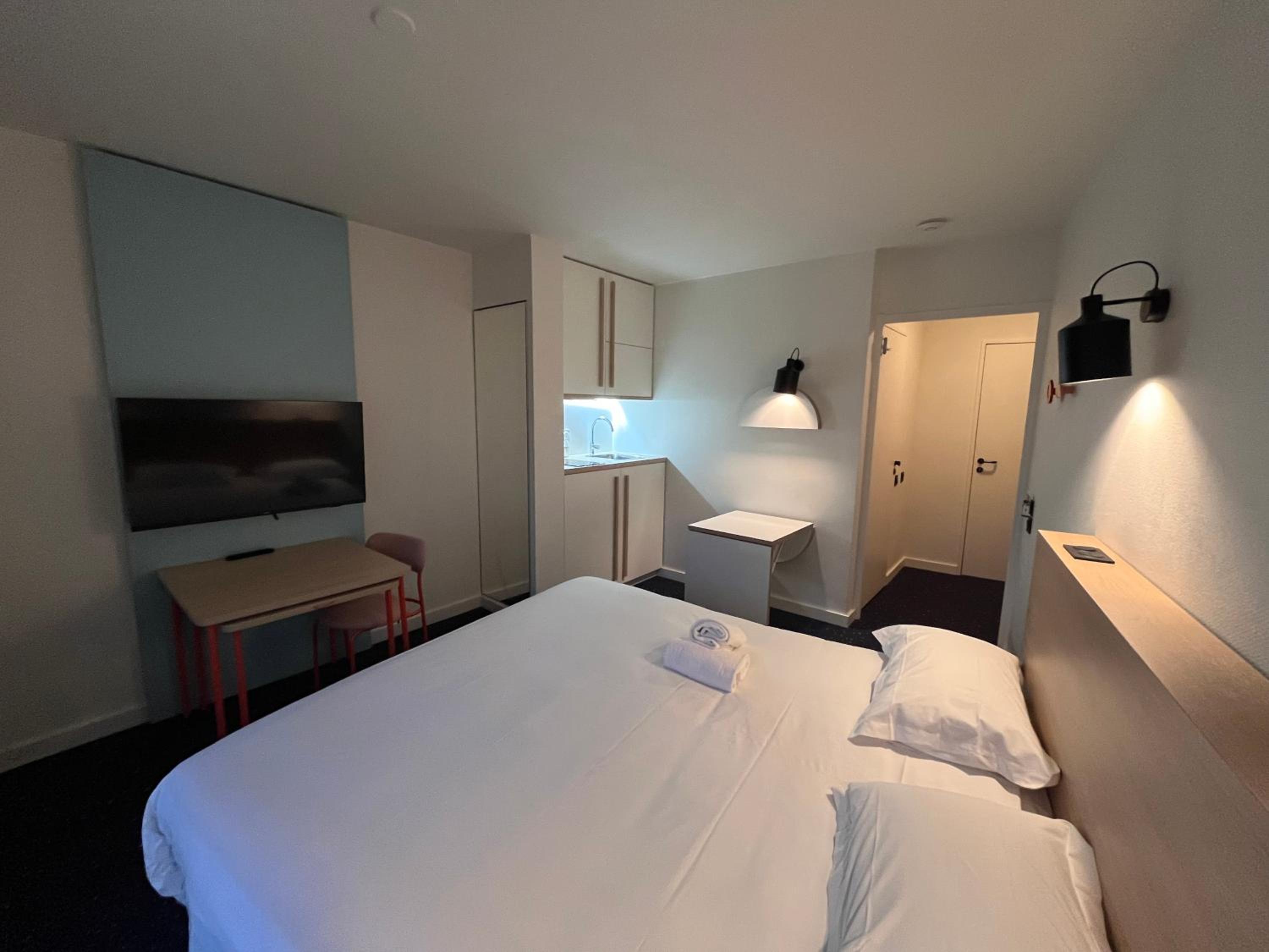 Studio Double Bed