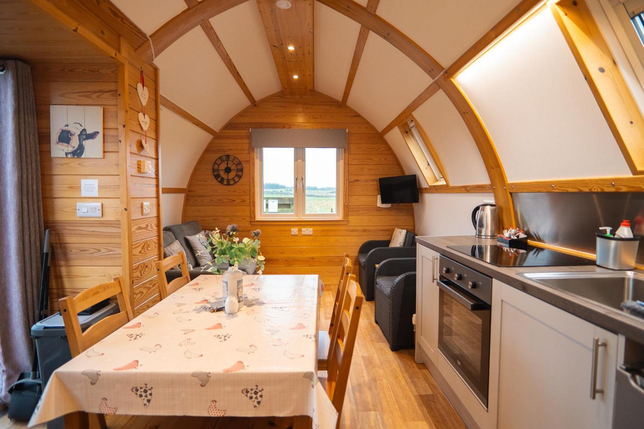 Superior Large Cabin With Hot Tub photo 2