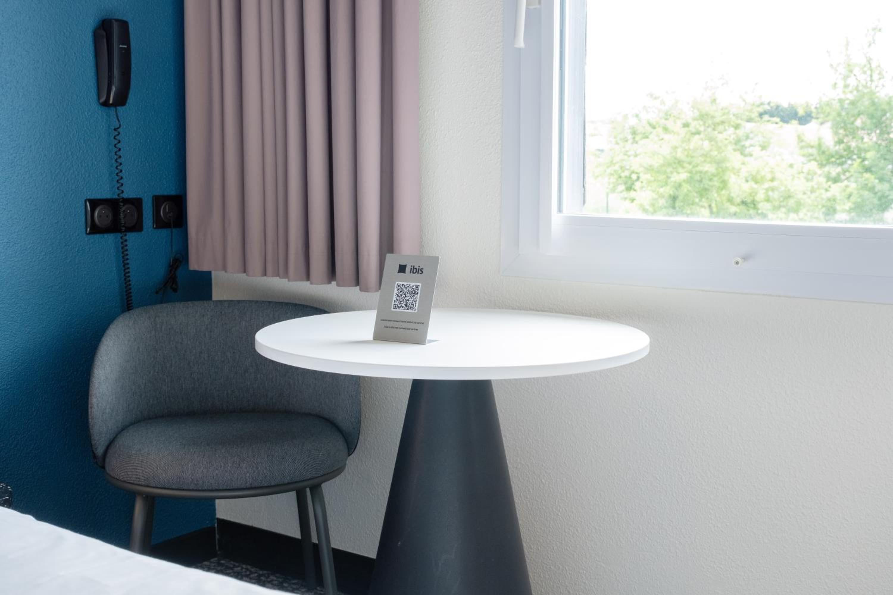 Standard Twin Room - Photo 4