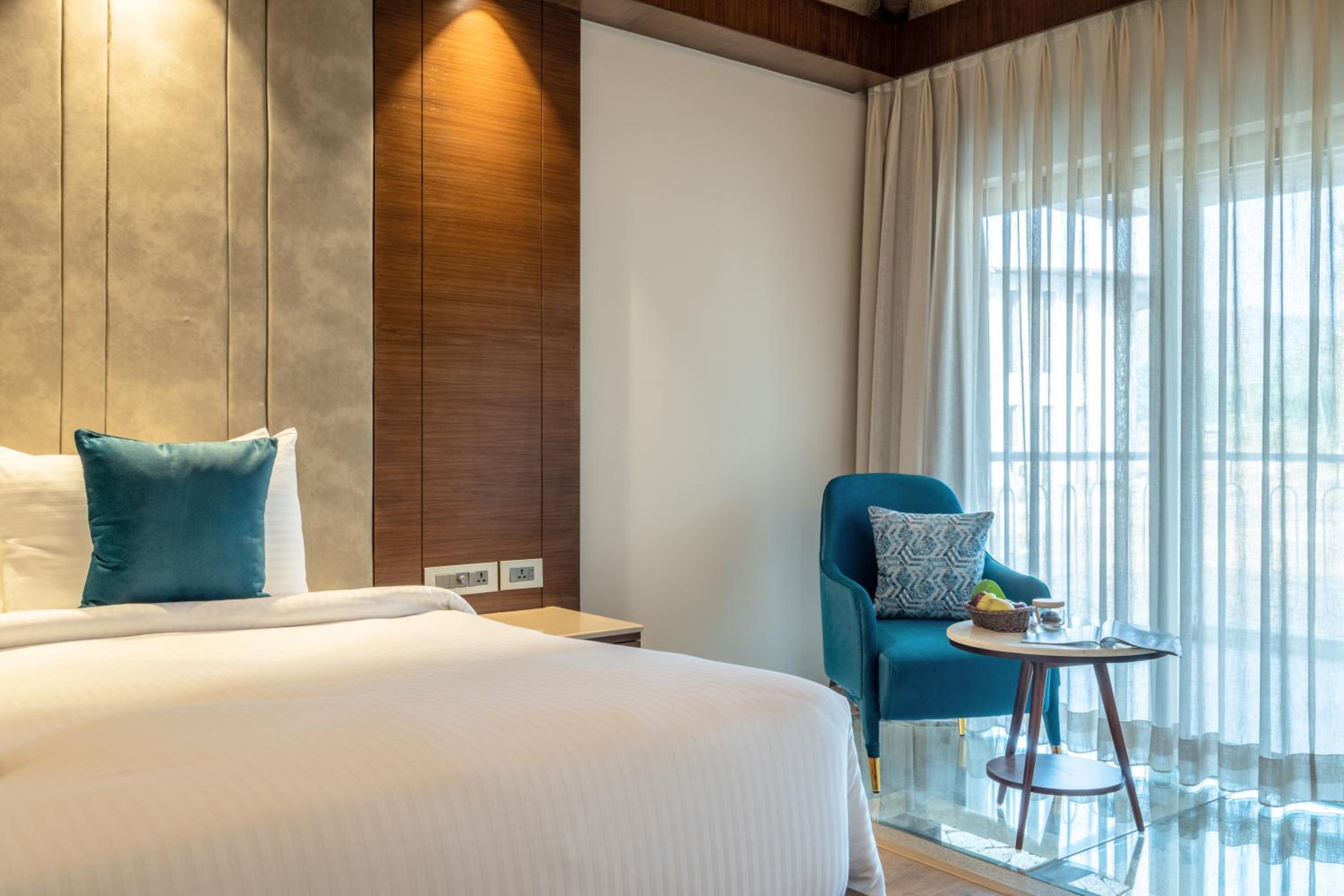Lagoon Villa: 10% discount on Food & Beverages (excluding In-Room Dining and Liquor), 10% discount on Spa Services, Laundry Services, Complimentary Happy Hour Offer – Buy 1 Get 1 Free, available daily from 11:00 AM to 7:00 PM. - Photo 6