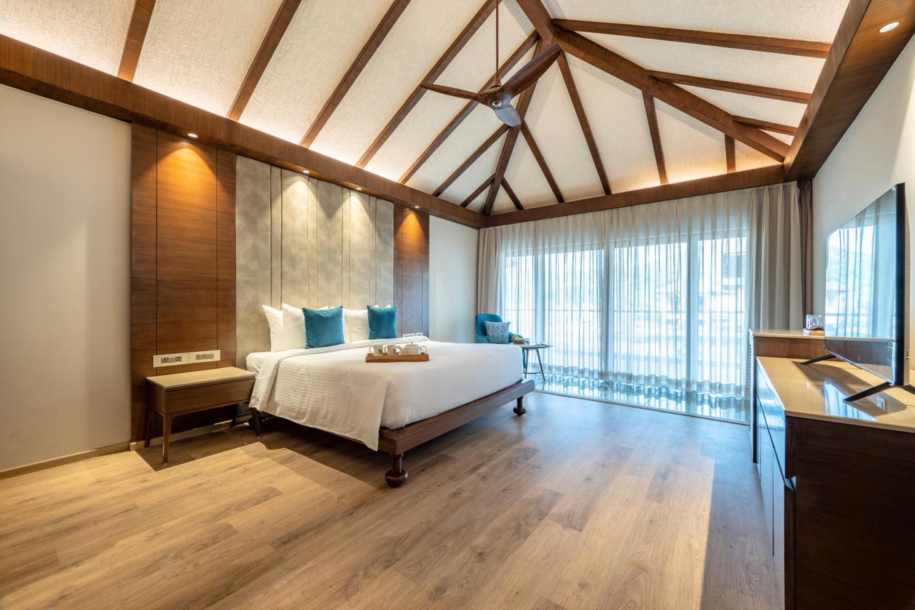 Lagoon Villa: 10% discount on Food & Beverages (excluding In-Room Dining and Liquor), 10% discount on Spa Services, Laundry Services, Complimentary Happy Hour Offer – Buy 1 Get 1 Free, available daily from 11:00 AM to 7:00 PM. - Photo 5